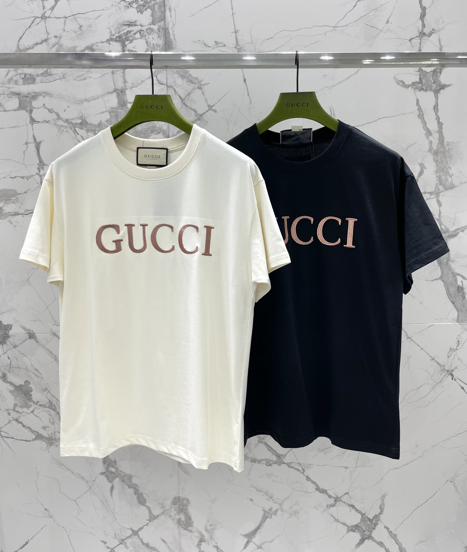 Gucci Odzież T-Shirt Beżowy Czarny Biały Brązowanie Krótki rękaw