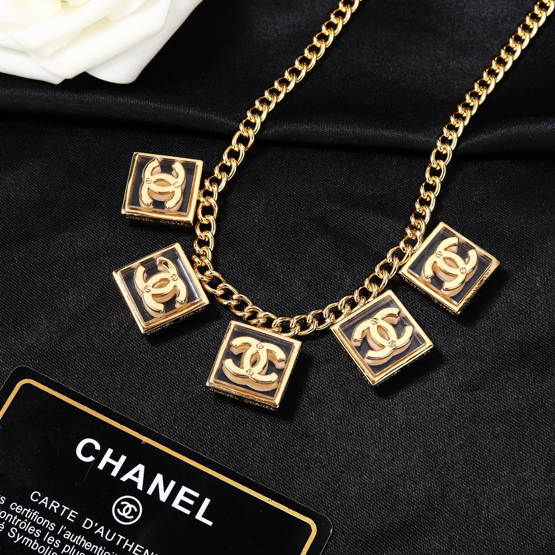 小香Chanel新款项链专柜同步上新双C精工打造原版一致黄铜材质