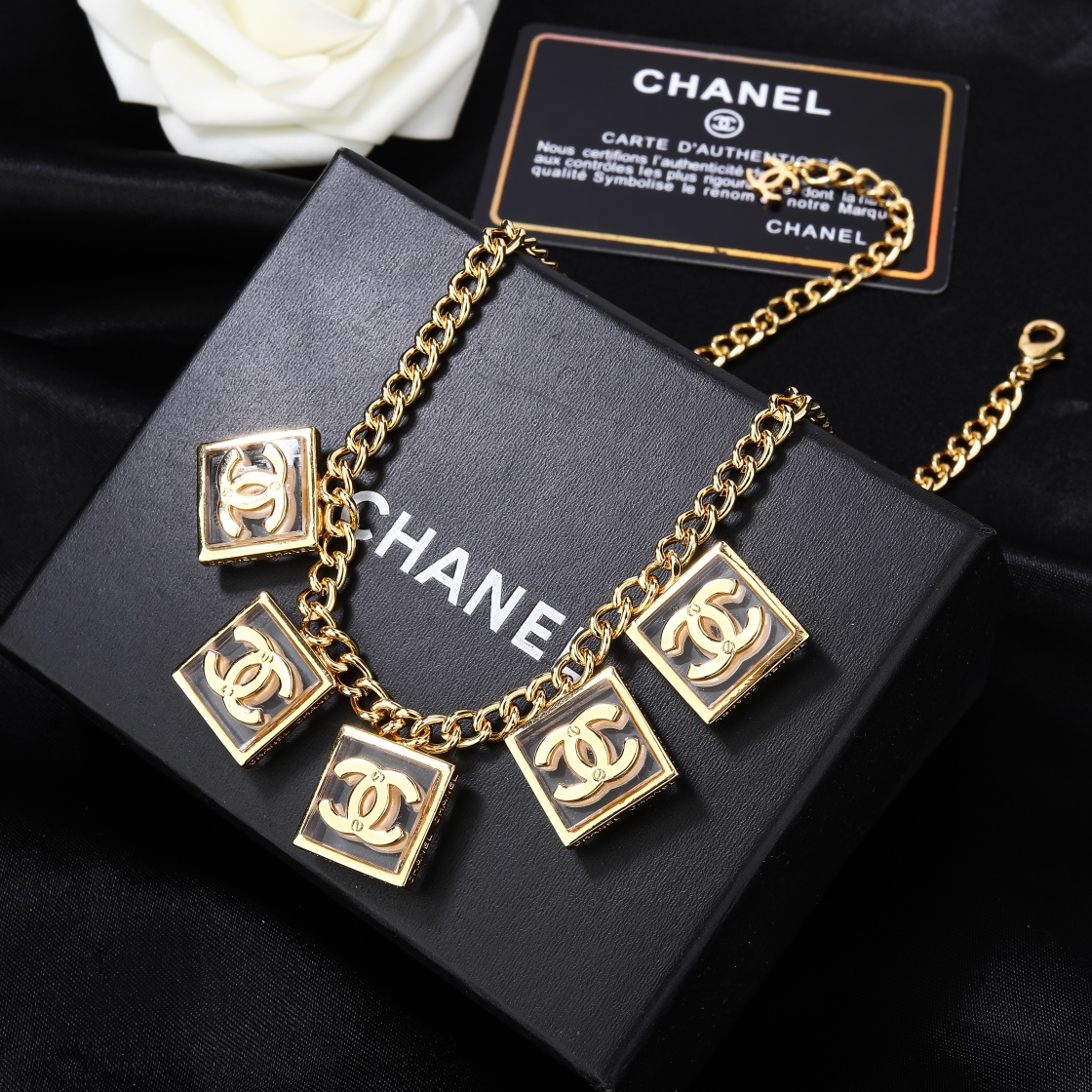 小香Chanel新款项链专柜同步上新双C精工打造原版一致黄铜材质