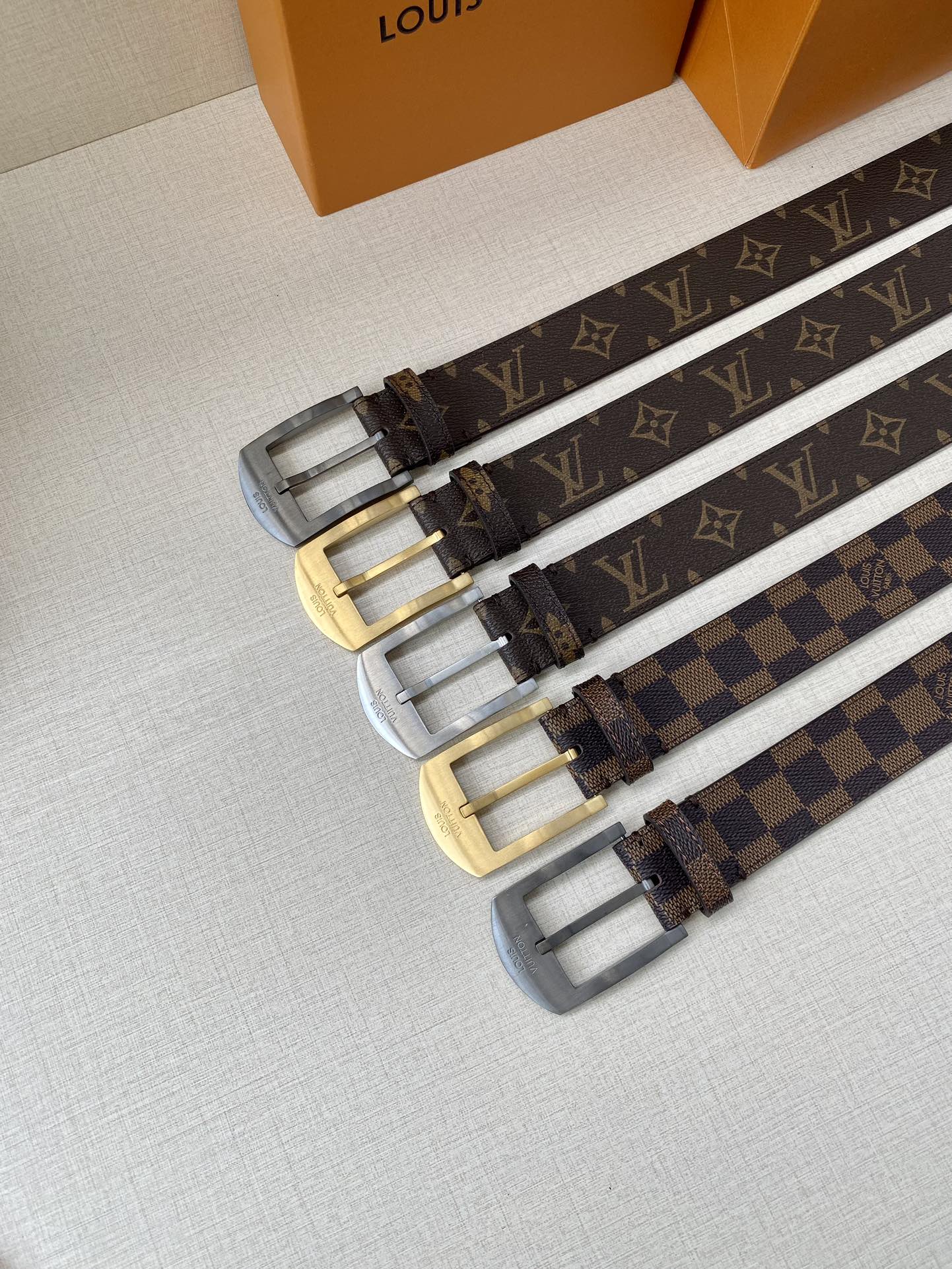 全新入门级款式丰富了帆布腰带系列同时