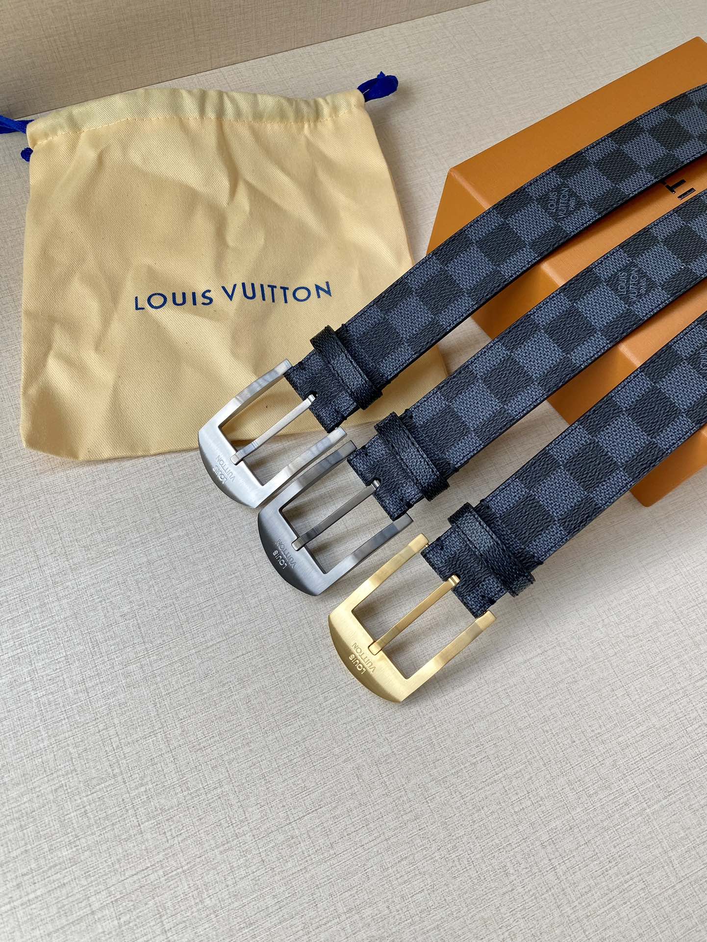 全新入门级款式丰富了帆布腰带系列同时