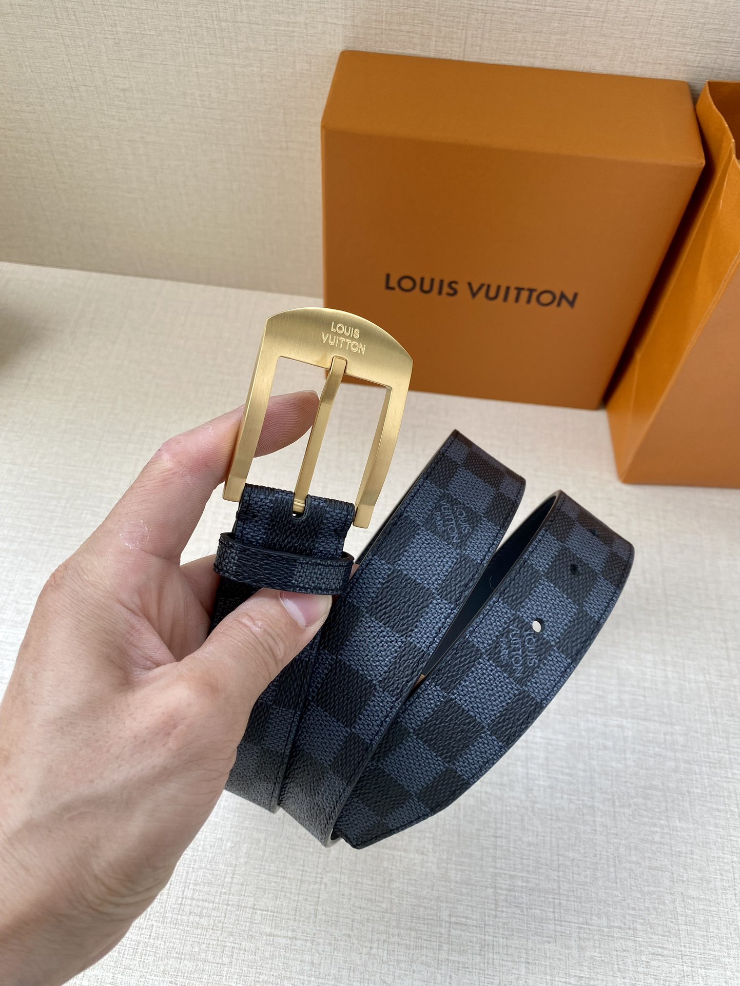 全新入门级款式丰富了帆布腰带系列同时