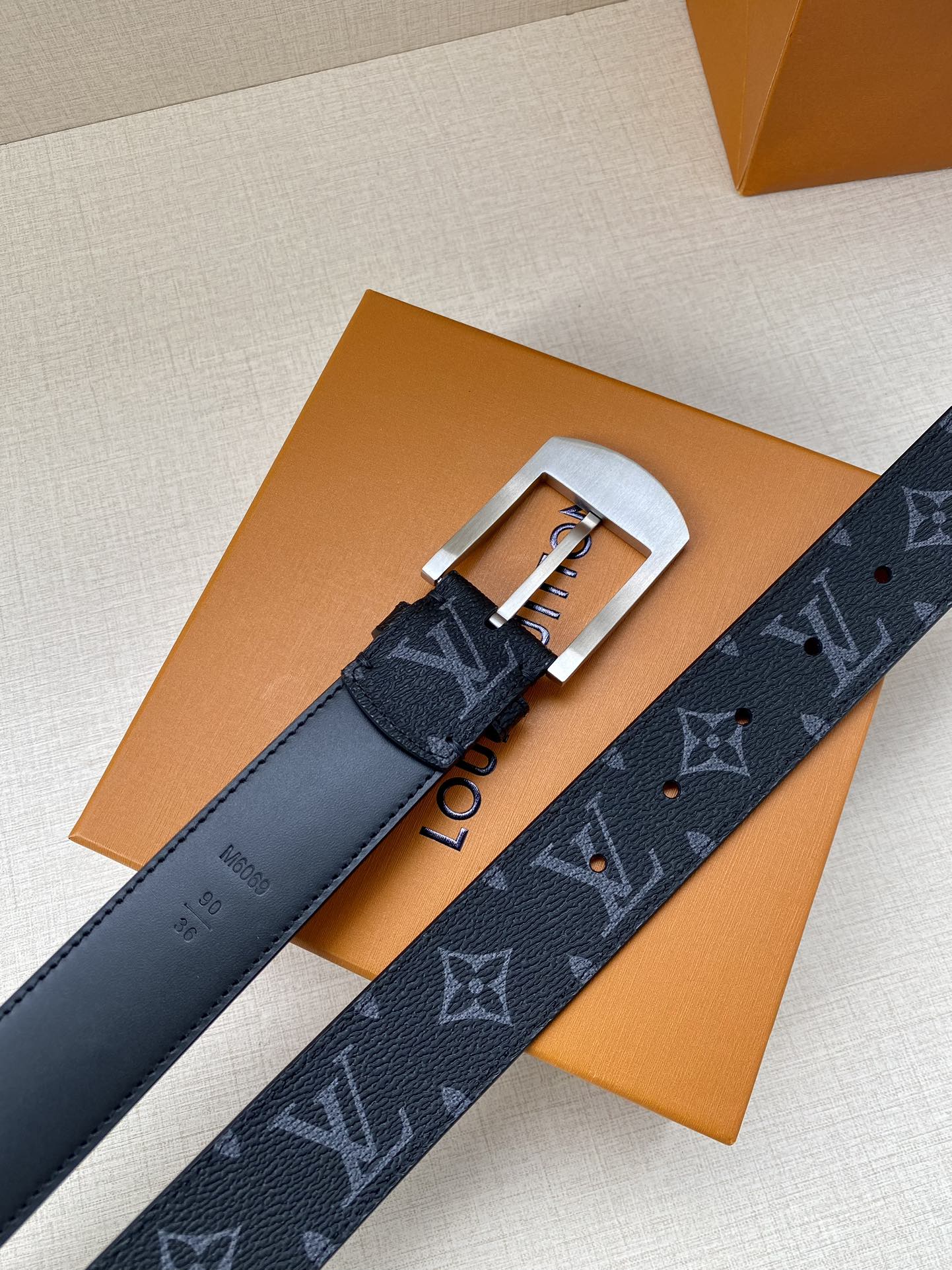 全新入门级款式丰富了帆布腰带系列同时