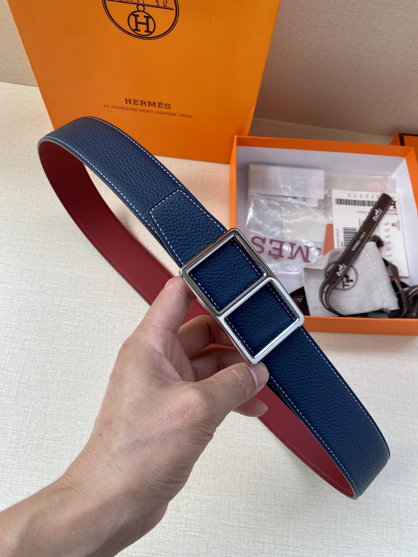 不锈钢皮带扣Ithaque是一款时尚