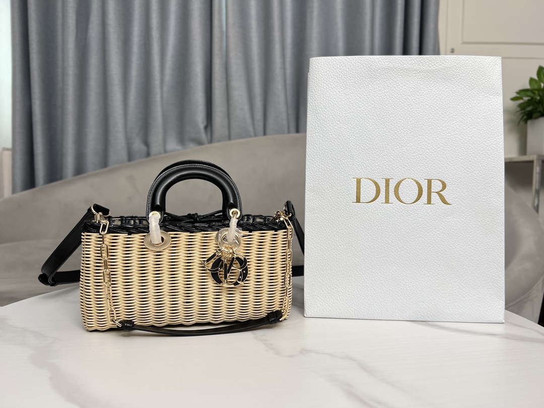 Dior MEDIUM LADY D-JOY BAG