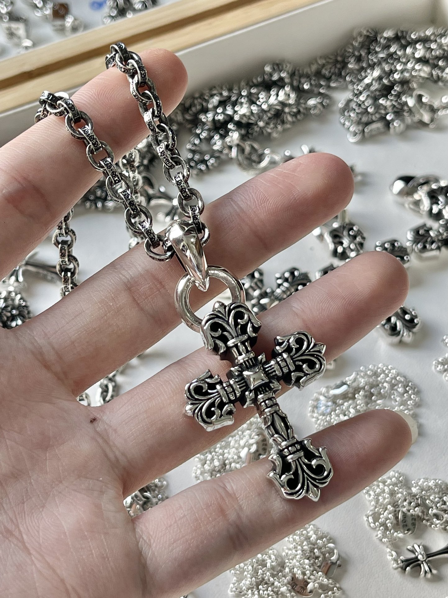 Chrome Hearts 克罗心 字母火焰十字架项链
