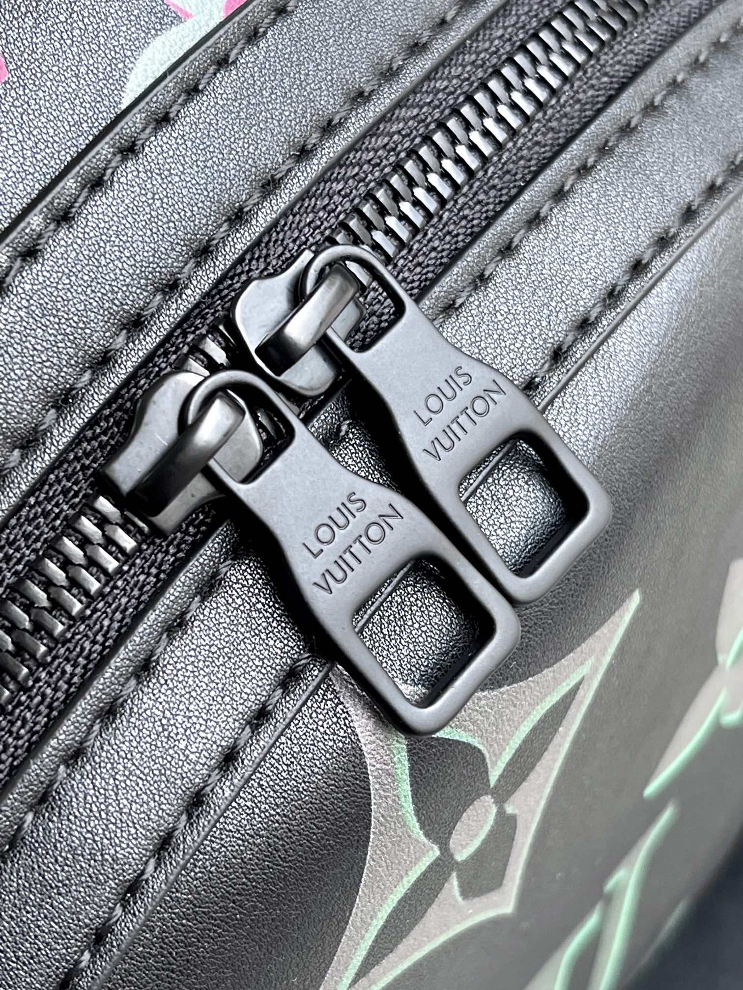 The M22488 Comet Backpack is crafted from supple cowhide leather - Bag 6