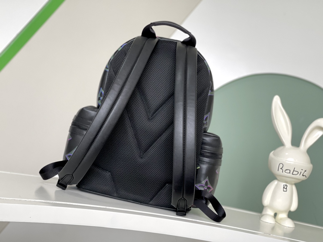 The M22488 Comet Backpack is crafted from supple cowhide leather - Bag 3