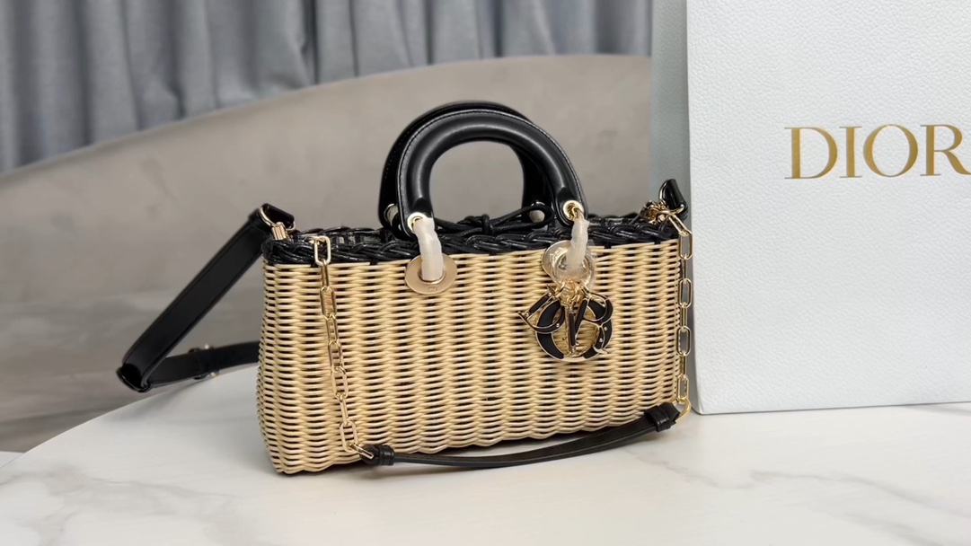 Dior MEDIUM LADY D-JOY BAG