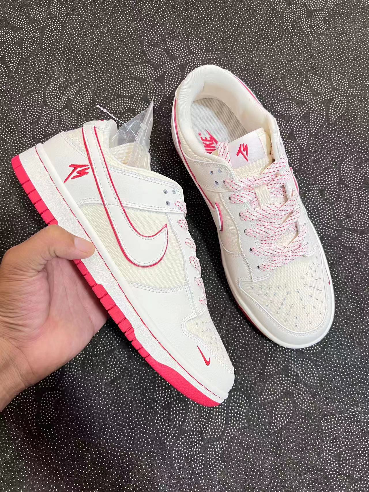 ? 正品定制 Nike Dunk Low 刻字TS白红配色?麂皮Dunk size