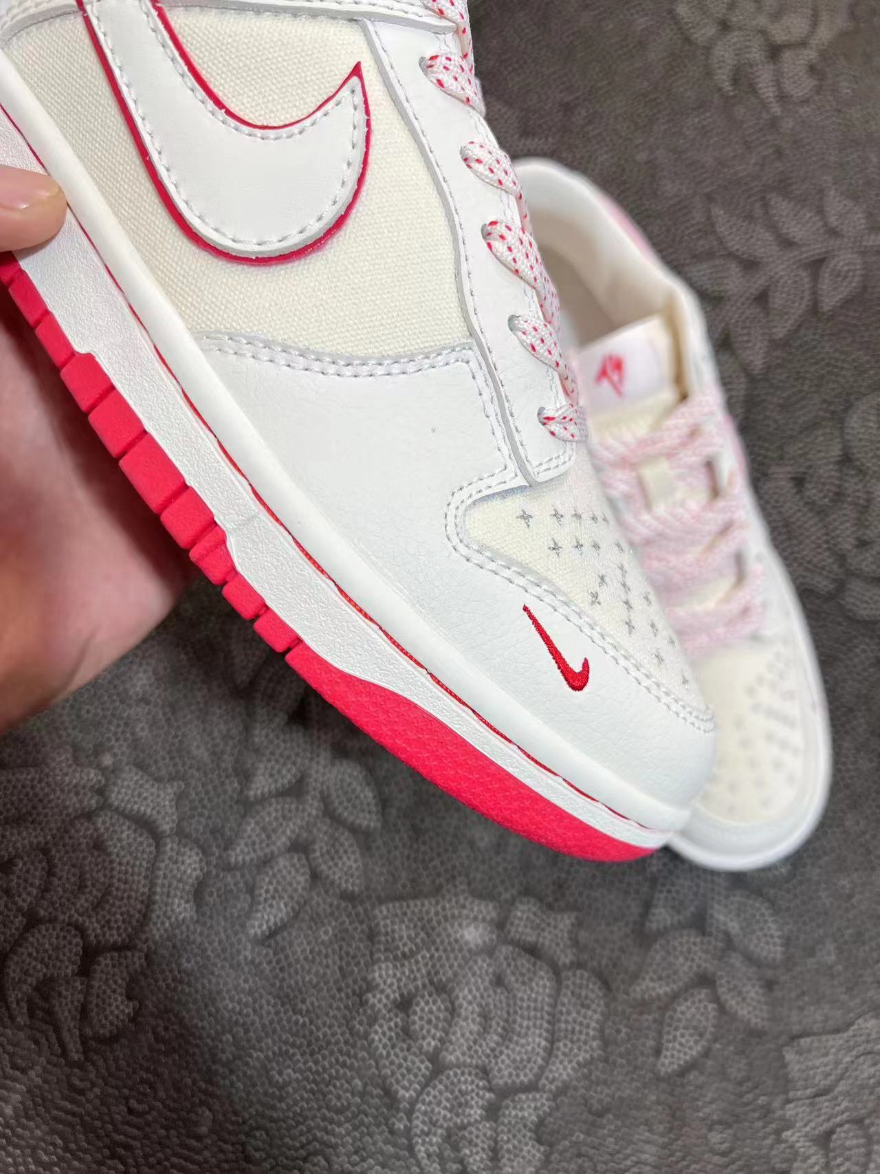 ? 正品定制 Nike Dunk Low 刻字TS白红配色?麂皮Dunk size