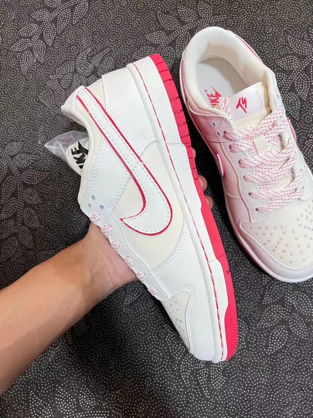 ? 正品定制 Nike Dunk Low 刻字TS白红配色?麂皮Dunk size