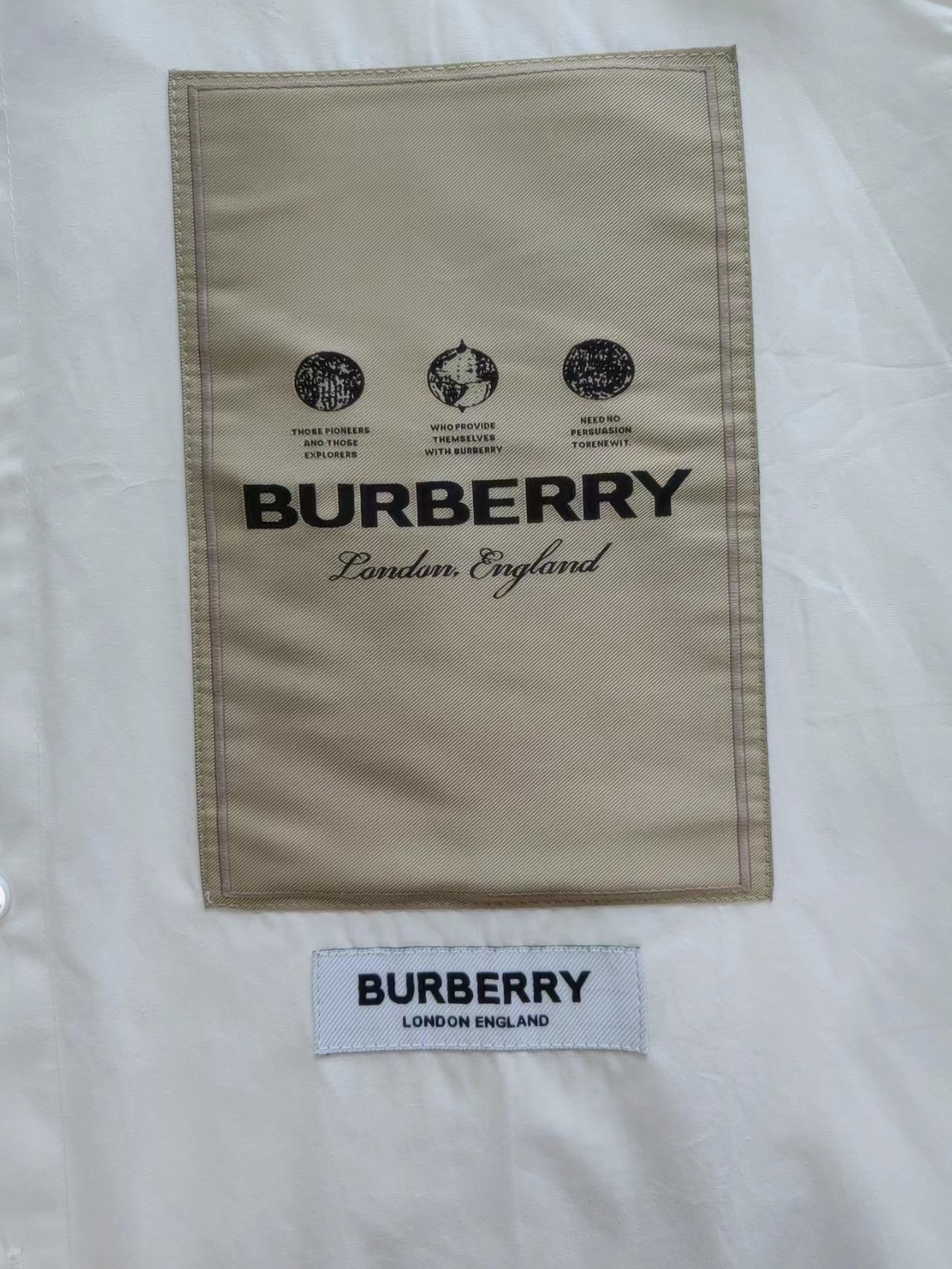 P220 BURBERRY 2023 Fall 早秋系列定制激光logo纽扣