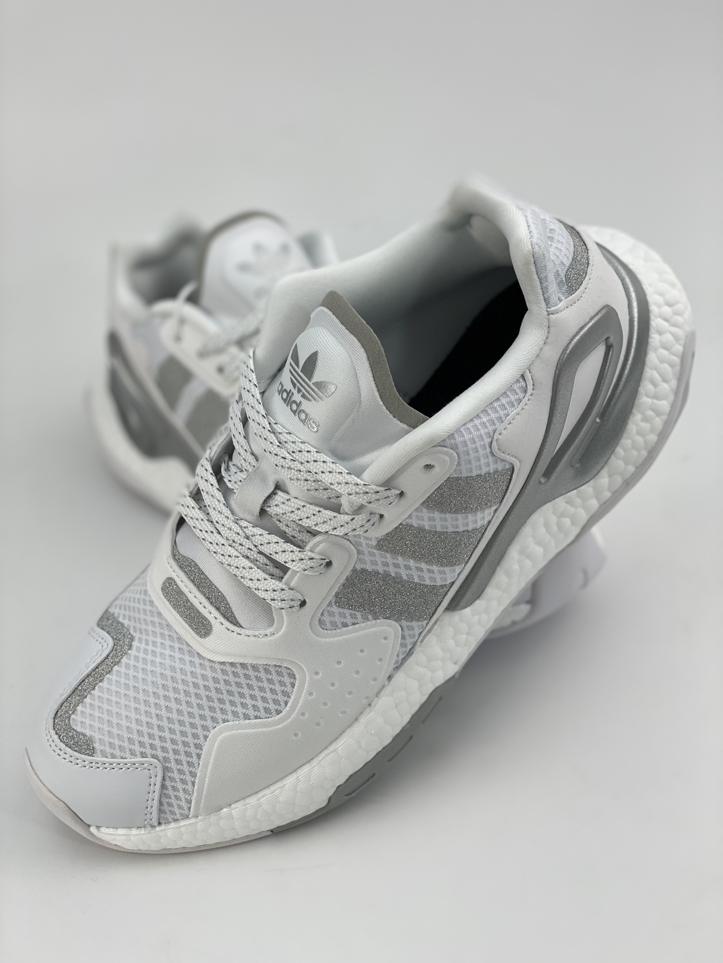 Adidas AD Day Jogger Night Walker segunda generación Versión Get, lanzado simultáneamente en la web oficial, …