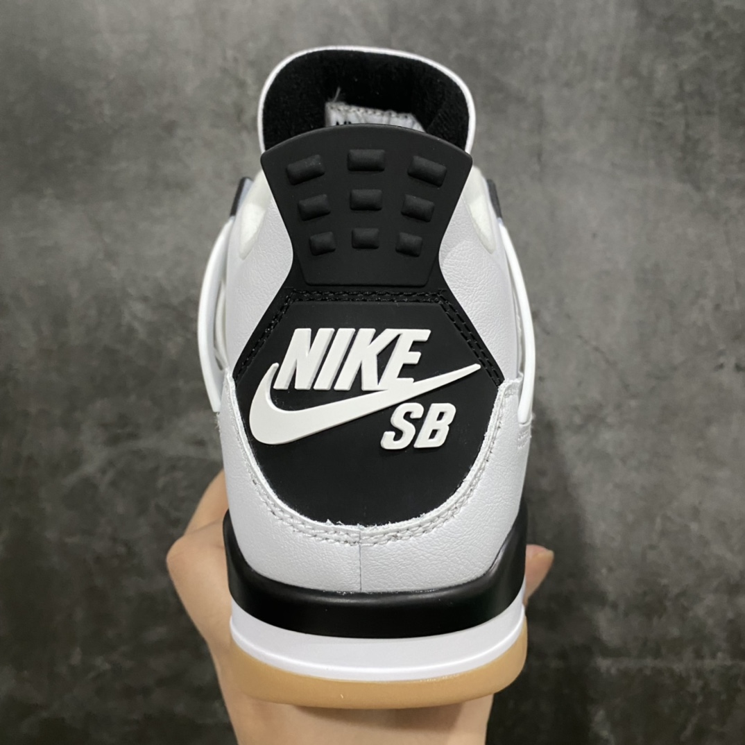 图片[4]-【小绿x版】Nike SB x Air Jordan AJ4联名奶白黑生胶DR5415-101n定制尝鲜款 最屌纯原性价比跑量款一流品控包装 针车清洁度完美 全部采用纯原工艺 尺码：36 36.5 37.5 38 38.5 39 40 40.5 41 42 42.5 43 44 44.5 45 46 47.5-莆田鞋批发中心