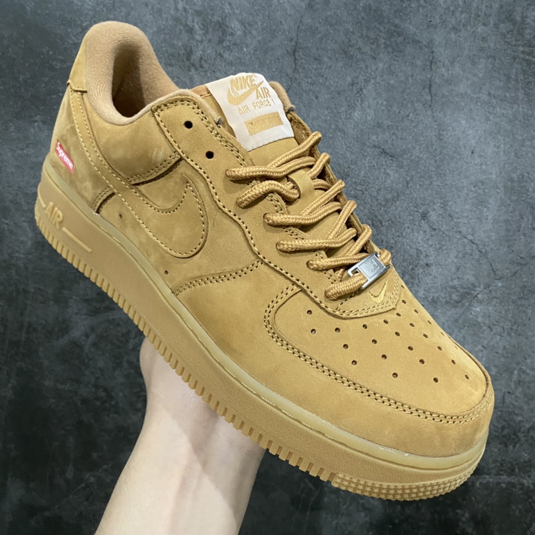 图片[3]-【外贸特供】Supreme x Nike Air Force 1 空军低帮板鞋“Sup小麦黄”顶级正确版 区别市场货！n正确原盒翻盖盒 全套配件齐全市场唯一正确版本 区别市场抽屉盒n原数据开发 防水麂皮头层鞋面材质n菲林稿转印字体,原厂高频工艺,多层印刷加厚处理n缜密中底拉帮工艺 内置全掌Air Sole气垫内底 货号：DN1555-200 尺码：36 36.5 37.5 38 38.5 39 40 40.5 41 42 42.5 43 44 44.5 45 46 47.5-莆田鞋批发中心