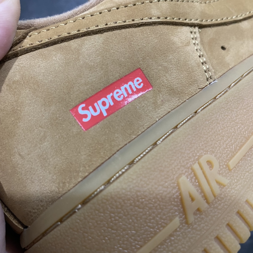 图片[2]-【外贸特供】Supreme x Nike Air Force 1 空军低帮板鞋“Sup小麦黄”顶级正确版 区别市场货！ 正确原盒翻盖盒 全套配件齐全 市场唯一正确版本 区别市场抽屉盒 原数据开发 防水麂皮头层鞋面材质 菲林稿转印字体,原厂高频工艺,多层印刷加厚处理 缜密中底拉帮工艺 内置全掌Air Sole气垫内底 货号：DN1555-200 尺码：36 36.5 37.5 38 38.5 39 40 40.5 41 42 42.5 43 44 44.5 45 46 47.5-选品中心
