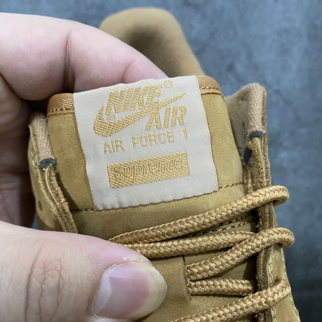 图片[3]-【外贸特供】Supreme x Nike Air Force 1 空军低帮板鞋“Sup小麦黄”顶级正确版 区别市场货！ 正确原盒翻盖盒 全套配件齐全 市场唯一正确版本 区别市场抽屉盒 原数据开发 防水麂皮头层鞋面材质 菲林稿转印字体,原厂高频工艺,多层印刷加厚处理 缜密中底拉帮工艺 内置全掌Air Sole气垫内底 货号：DN1555-200 尺码：36 36.5 37.5 38 38.5 39 40 40.5 41 42 42.5 43 44 44.5 45 46 47.5-选品中心