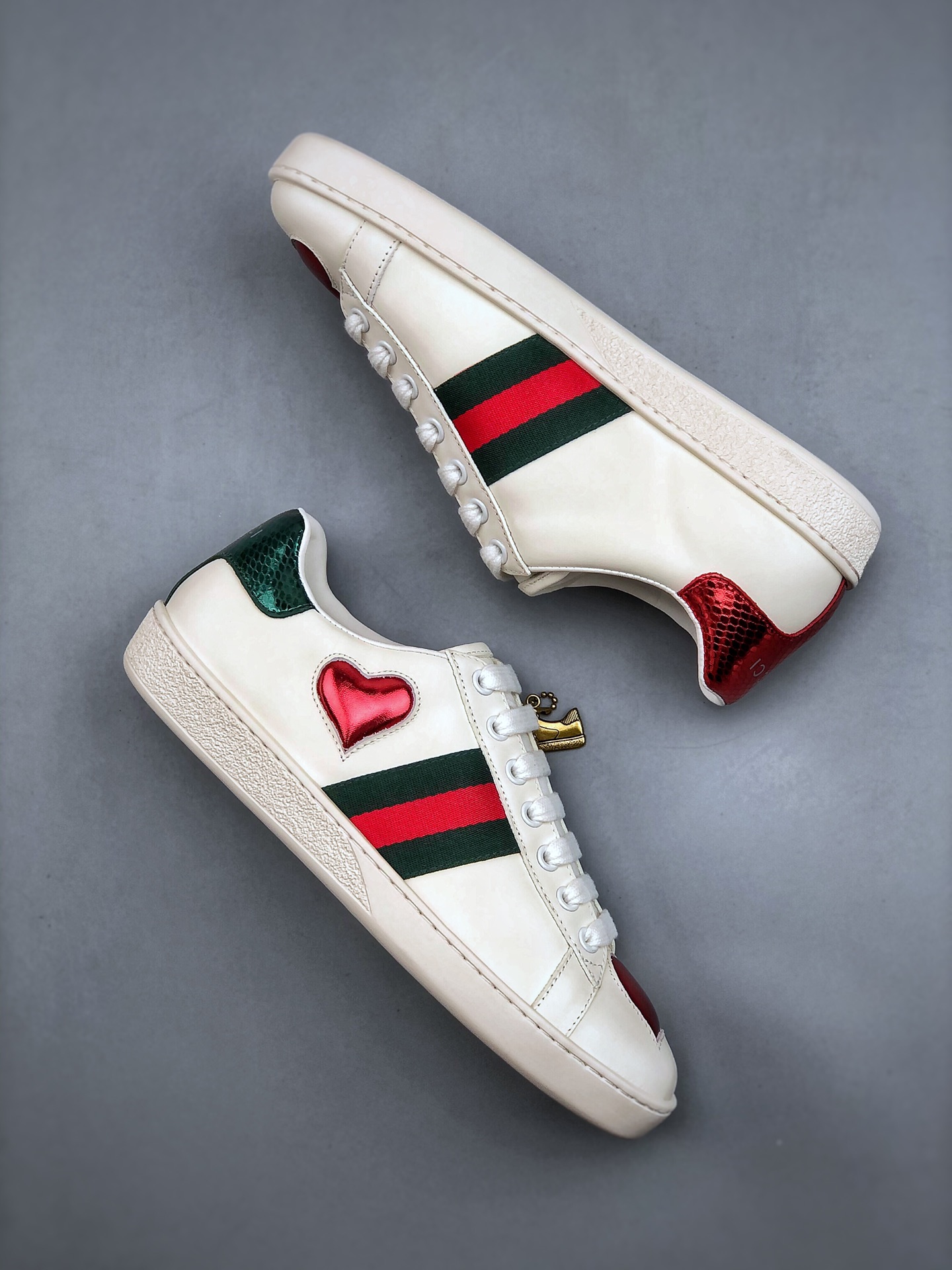 JO Italian fashion luxury brand Gucci Ace Embroidered Low-Top white sneakers