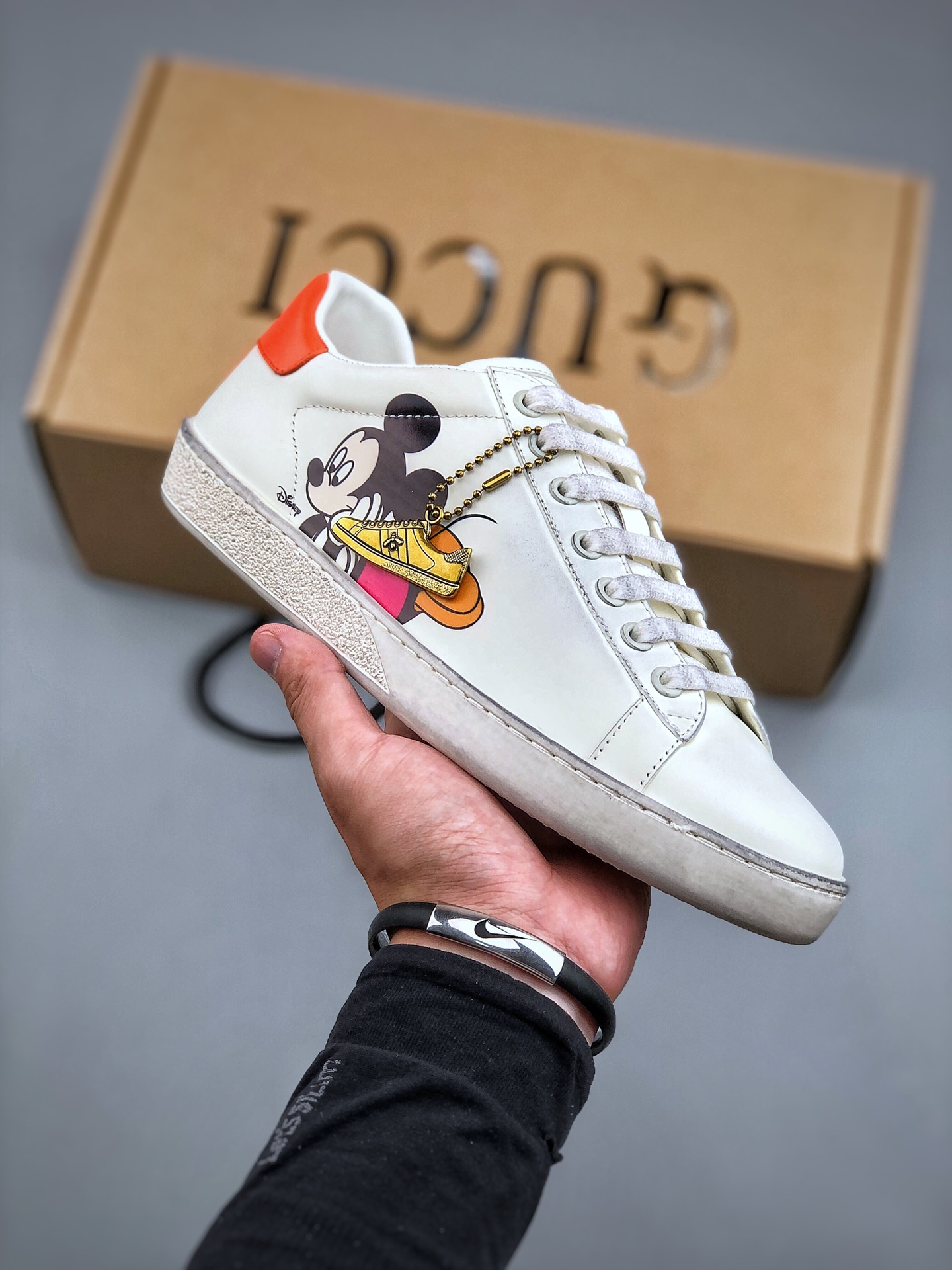 380 JO 意大利时装奢饰品牌古驰Gucci Ace Embroidered Low-Top 广东纯原原产 拼色刺绣系列经典低帮百搭休闲运动小白板鞋 原楦原纸版数据开发版型 官方最新全套专柜抹茶色配件及包装物 (附送官方快递加固包装盒!!) 外盒标嵌入核心防伪芯片装置 鞋子支持NFC感应读取 附送原装一致鞋舌仿磨环保纸垫 采用进口粒面头层小牛皮鞋面及头层蛇皮纹后套饰片 超软皮内里灌注缓震PU脚垫 高工艺无缝细空胶技术#贴楦误差0.05mm 鞋底采用固特异内外锁死工艺 原数据开发精密咬花大底MX 尺码: 35 36 37 38 39 40 41 42 43 44