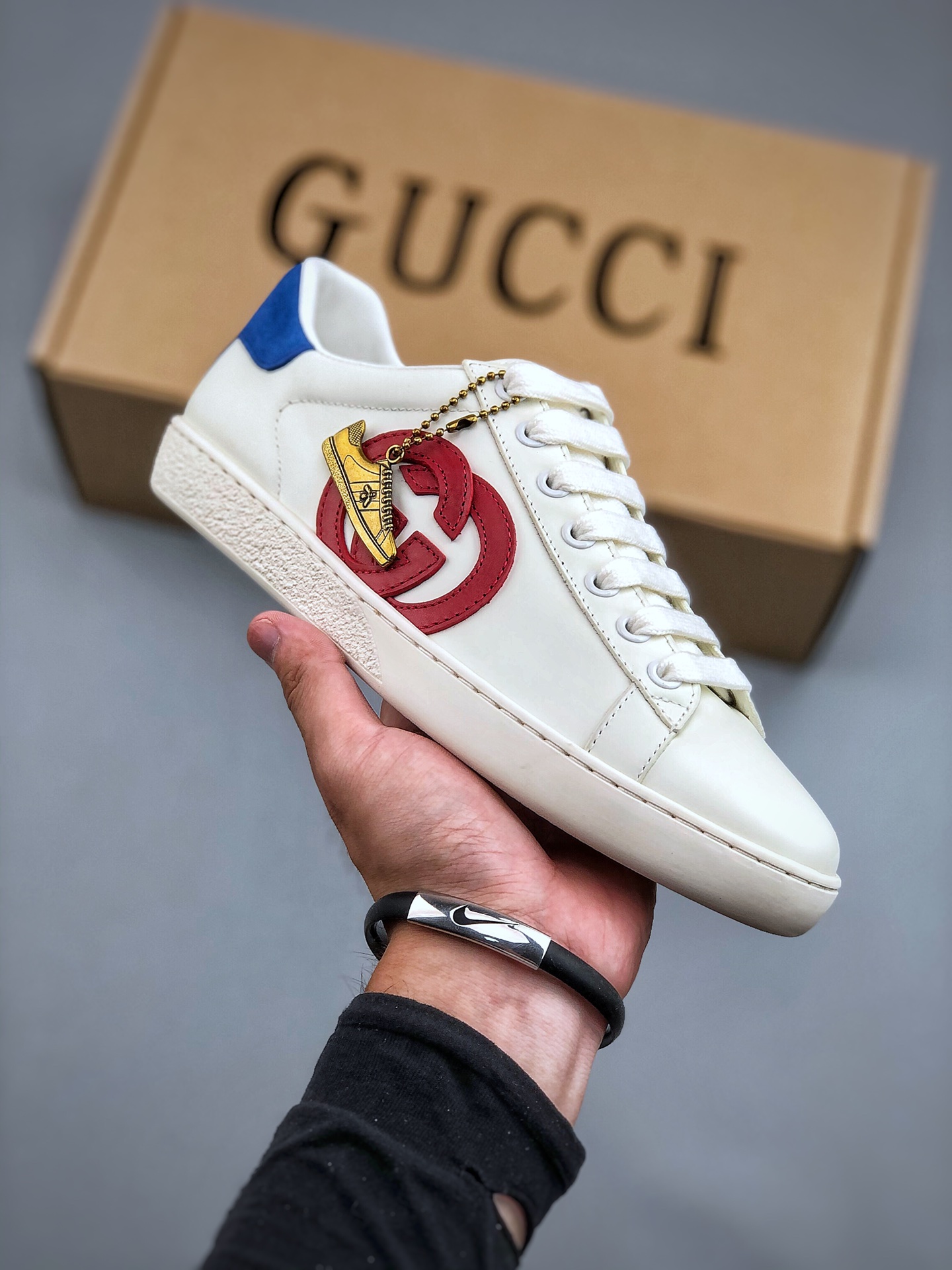 380 JO 意大利时装奢饰品牌古驰Gucci Ace Embroidered Low-Top 广东纯原原产 拼色刺绣系列经典低帮百搭休闲运动小白板鞋 原楦原纸版数据开发版型 官方最新全套专柜抹茶色配件及包装物 (附送官方快递加固包装盒!!) 外盒标嵌入核心防伪芯片装置 鞋子支持NFC感应读取 附送原装一致鞋舌仿磨环保纸垫 采用进口粒面头层小牛皮鞋面及头层蛇皮纹后套饰片 超软皮内里灌注缓震PU脚垫 高工艺无缝细空胶技术#贴楦误差0.05mm 鞋底采用固特异内外锁死工艺 原数据开发精密咬花大底MX 尺码: 35 36 37 38 39 40 41 42 43 44