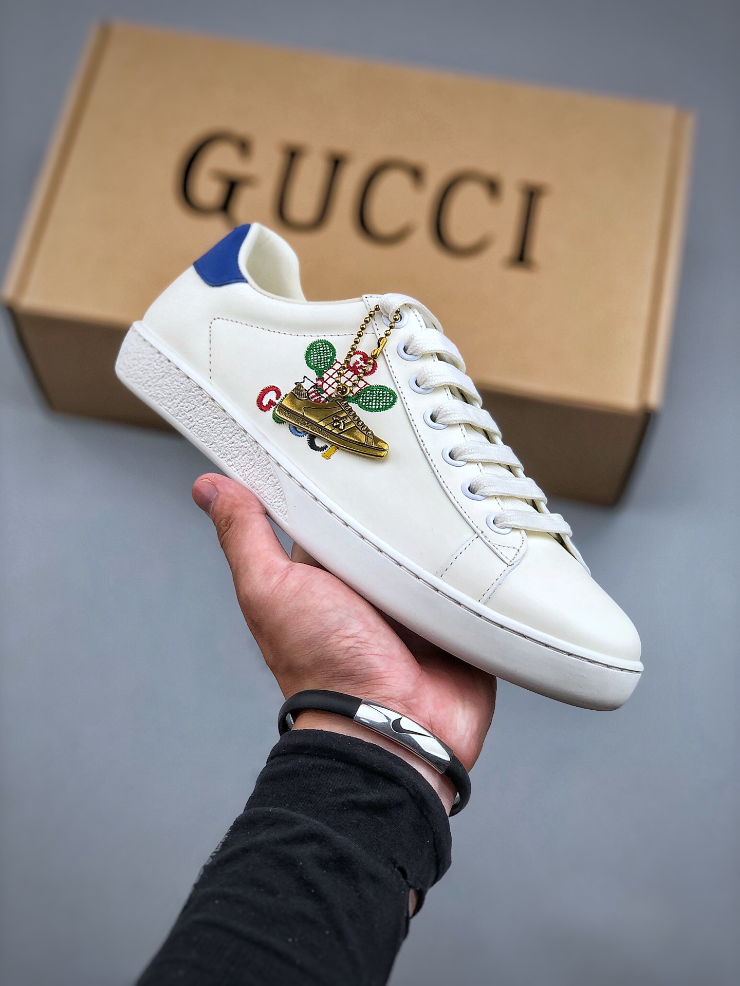 380 JO 意大利时装奢饰品牌古驰Gucci Ace Embroidered Low-Top 广东纯原原产 拼色刺绣系列经典低帮百搭休闲运动小白板鞋 原楦原纸版数据开发版型 官方最新全套专柜抹茶色配件及包装物 (附送官方快递加固包装盒!!) 外盒标嵌入核心防伪芯片装置 鞋子支持NFC感应读取 附送原装一致鞋舌仿磨环保纸垫 采用进口粒面头层小牛皮鞋面及头层蛇皮纹后套饰片 超软皮内里灌注缓震PU脚垫 高工艺无缝细空胶技术#贴楦误差0.05mm 鞋底采用固特异内外锁死工艺 原数据开发精密咬花大底MX 尺码: 35 36 37 38 39 40 41 42 43 44