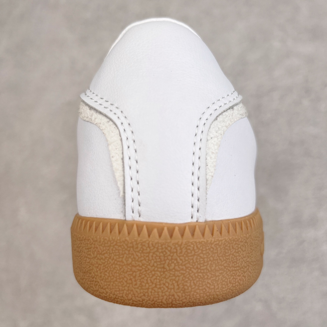 图片[7]-＃特价福利 AD Originals BW Army 德训系列绅士军用训练风百搭休闲运动板鞋 以有 40 年历史的 German Trainer 最早是一款专为德国联邦军定制的室内训练鞋 并由在斯洛伐克的工厂代工生产 如今却凭藉出众的外形设计成为众多时尚品牌青睐的对象 比如 Maison Margiela 出品的 Replica Sneaker 便是其中的佼佼者 而今季 Originals 也将重新推出一款以「德训」为蓝本的 BW Army 训练鞋 并带来白色和黑色两款最经典的元年设计 新鞋款除了采用优质皮革结合麂皮制作鞋身外 更还原了 German Trainer 最具代表性的生胶大底 辨识度满载之余也更加耐穿 尺码：36 36⅔ 37⅓ 38 38⅔ 39⅓ 40 40⅔ 41⅓ 42 42⅔ 43⅓ 44-选品中心