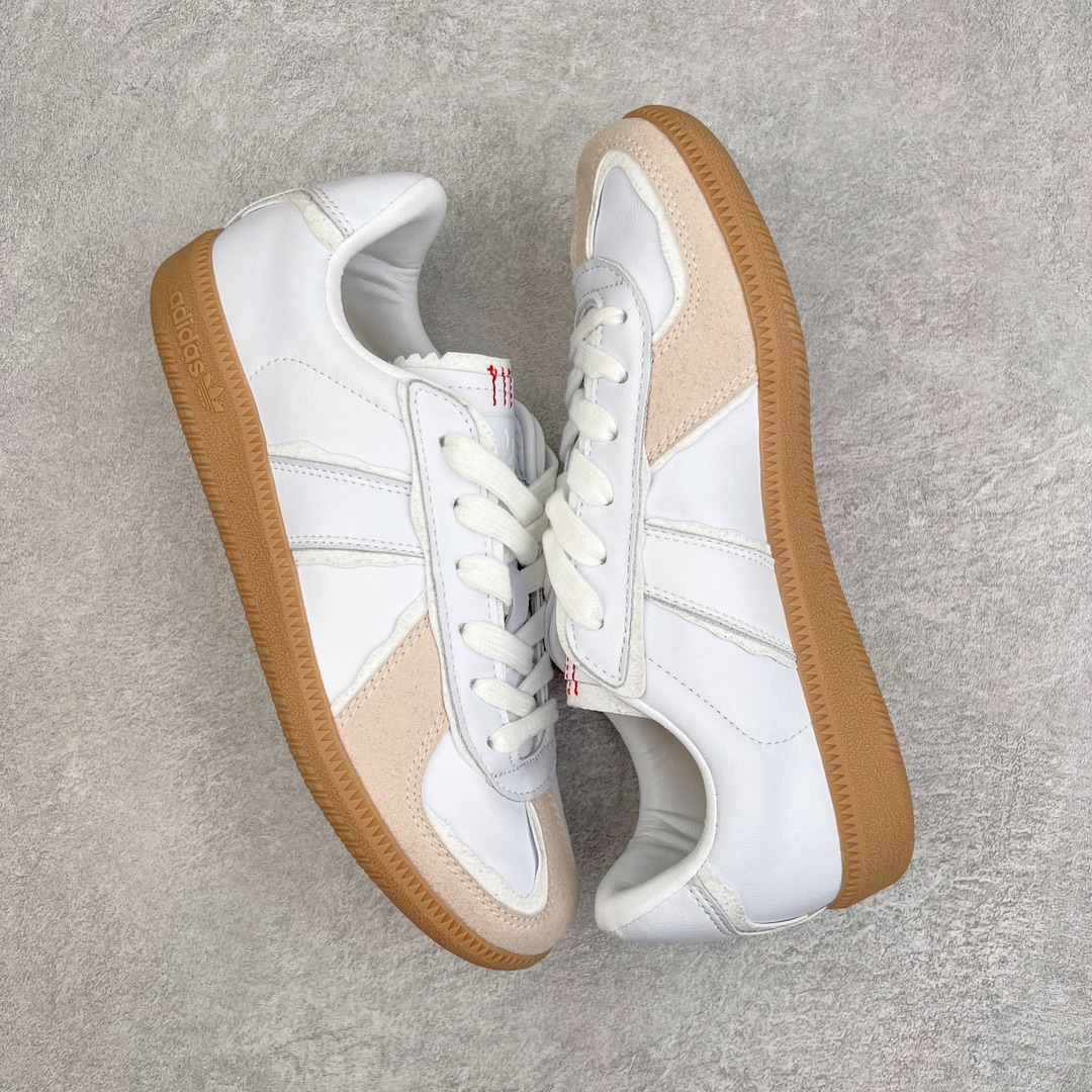 图片[3]-＃特价福利 AD Originals BW Army 德训系列绅士军用训练风百搭休闲运动板鞋 以有 40 年历史的 German Trainer 最早是一款专为德国联邦军定制的室内训练鞋 并由在斯洛伐克的工厂代工生产 如今却凭藉出众的外形设计成为众多时尚品牌青睐的对象 比如 Maison Margiela 出品的 Replica Sneaker 便是其中的佼佼者 而今季 Originals 也将重新推出一款以「德训」为蓝本的 BW Army 训练鞋 并带来白色和黑色两款最经典的元年设计 新鞋款除了采用优质皮革结合麂皮制作鞋身外 更还原了 German Trainer 最具代表性的生胶大底 辨识度满载之余也更加耐穿 尺码：36 36⅔ 37⅓ 38 38⅔ 39⅓ 40 40⅔ 41⅓ 42 42⅔ 43⅓ 44-选品中心