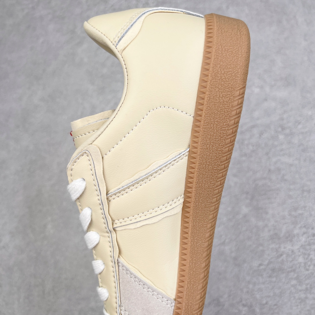 图片[7]-＃特价福利 AD Originals BW Army 德训系列绅士军用训练风百搭休闲运动板鞋 以有 40 年历史的 German Trainer 最早是一款专为德国联邦军定制的室内训练鞋 并由在斯洛伐克的工厂代工生产 如今却凭藉出众的外形设计成为众多时尚品牌青睐的对象 比如 Maison Margiela 出品的 Replica Sneaker 便是其中的佼佼者 而今季 Originals 也将重新推出一款以「德训」为蓝本的 BW Army 训练鞋 并带来白色和黑色两款最经典的元年设计 新鞋款除了采用优质皮革结合麂皮制作鞋身外 更还原了 German Trainer 最具代表性的生胶大底 辨识度满载之余也更加耐穿 尺码：36 36⅔ 37⅓ 38 38⅔ 39⅓ 40 40⅔ 41⅓ 42 42⅔ 43⅓ 44-选品中心