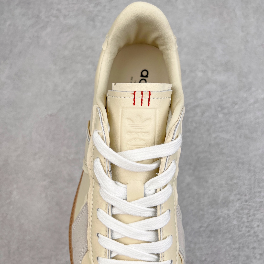 图片[5]-＃特价福利 AD Originals BW Army 德训系列绅士军用训练风百搭休闲运动板鞋 以有 40 年历史的 German Trainer 最早是一款专为德国联邦军定制的室内训练鞋 并由在斯洛伐克的工厂代工生产 如今却凭藉出众的外形设计成为众多时尚品牌青睐的对象 比如 Maison Margiela 出品的 Replica Sneaker 便是其中的佼佼者 而今季 Originals 也将重新推出一款以「德训」为蓝本的 BW Army 训练鞋 并带来白色和黑色两款最经典的元年设计 新鞋款除了采用优质皮革结合麂皮制作鞋身外 更还原了 German Trainer 最具代表性的生胶大底 辨识度满载之余也更加耐穿 尺码：36 36⅔ 37⅓ 38 38⅔ 39⅓ 40 40⅔ 41⅓ 42 42⅔ 43⅓ 44-选品中心