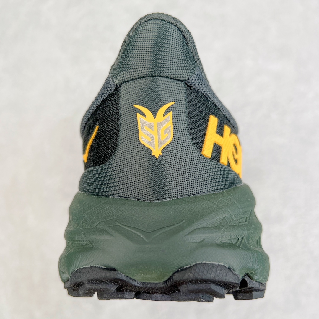 图片[8]-HOKA ONE ONE Speedgoat 5 户外越野跑步鞋 飞速羚羊5系列 新一代工程网纱鞋面 在确保鞋面稳定性的同时减少了固定胶条的使用 鞋面更轻盈、透气、舒适 可回收材料 为环保做出贡献 延伸后跟拉攀 方便快速穿脱 速度型滚动平衡技术 在崎岖的路面上 为平稳顺畅的步伐提供支持 HOKA ONE ONE是来自美国的跑步鞋知名品牌 创立于2009年 始终致力于为所有跑者提供更新、更好的跑步装备 相比常规跑鞋特别研发使用性能独特的几何形跑鞋中底 此种鞋底更厚、更高、回弹性也更好 除了卓越的缓冲性能 它还能为各种阶段的跑者带来更具动感、更加稳定的跑步体验 从设计之初就清楚意识到 要保证跑者步幅的均匀一致 双脚自然而然的运动至关重要 尺码：36 36.5 37.5 38 38.5 39 40 40.5 41 42 42.5 43 44 44.5 45-选品中心