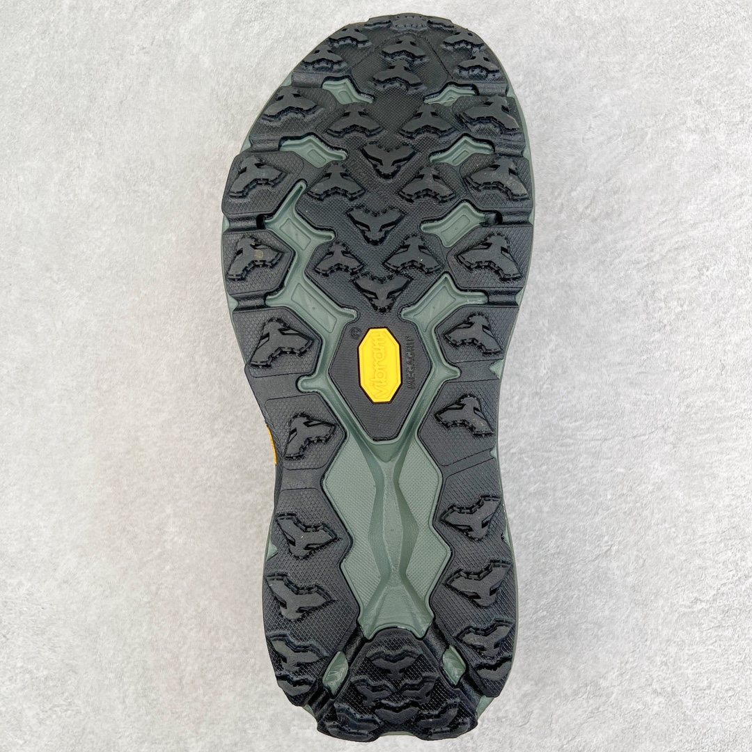 图片[9]-HOKA ONE ONE Speedgoat 5 户外越野跑步鞋 飞速羚羊5系列 新一代工程网纱鞋面 在确保鞋面稳定性的同时减少了固定胶条的使用 鞋面更轻盈、透气、舒适 可回收材料 为环保做出贡献 延伸后跟拉攀 方便快速穿脱 速度型滚动平衡技术 在崎岖的路面上 为平稳顺畅的步伐提供支持 HOKA ONE ONE是来自美国的跑步鞋知名品牌 创立于2009年 始终致力于为所有跑者提供更新、更好的跑步装备 相比常规跑鞋特别研发使用性能独特的几何形跑鞋中底 此种鞋底更厚、更高、回弹性也更好 除了卓越的缓冲性能 它还能为各种阶段的跑者带来更具动感、更加稳定的跑步体验 从设计之初就清楚意识到 要保证跑者步幅的均匀一致 双脚自然而然的运动至关重要 尺码：36 36.5 37.5 38 38.5 39 40 40.5 41 42 42.5 43 44 44.5 45-选品中心