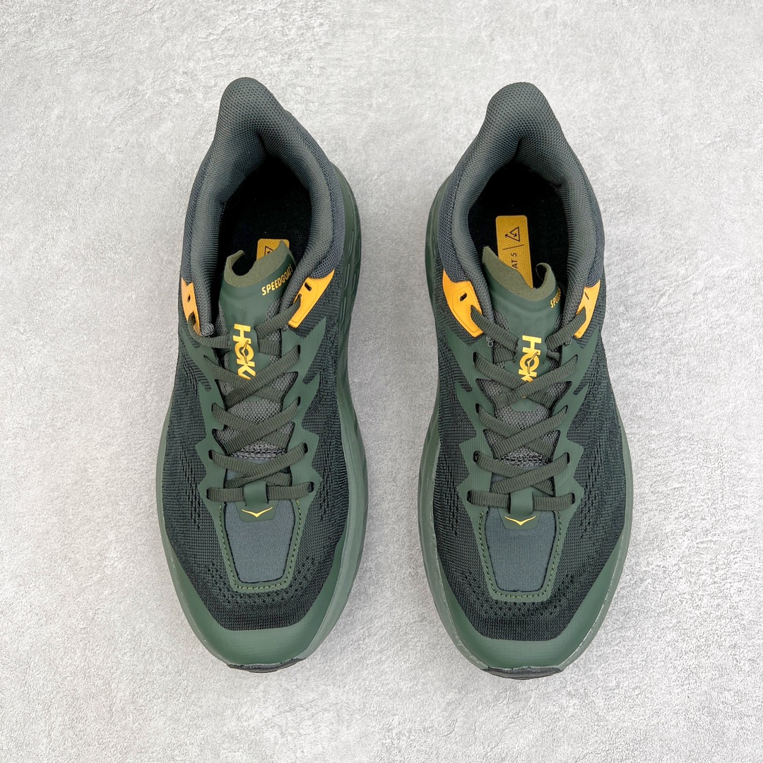 图片[2]-HOKA ONE ONE Speedgoat 5 户外越野跑步鞋 飞速羚羊5系列 新一代工程网纱鞋面 在确保鞋面稳定性的同时减少了固定胶条的使用 鞋面更轻盈、透气、舒适 可回收材料 为环保做出贡献 延伸后跟拉攀 方便快速穿脱 速度型滚动平衡技术 在崎岖的路面上 为平稳顺畅的步伐提供支持 HOKA ONE ONE是来自美国的跑步鞋知名品牌 创立于2009年 始终致力于为所有跑者提供更新、更好的跑步装备 相比常规跑鞋特别研发使用性能独特的几何形跑鞋中底 此种鞋底更厚、更高、回弹性也更好 除了卓越的缓冲性能 它还能为各种阶段的跑者带来更具动感、更加稳定的跑步体验 从设计之初就清楚意识到 要保证跑者步幅的均匀一致 双脚自然而然的运动至关重要 尺码：36 36.5 37.5 38 38.5 39 40 40.5 41 42 42.5 43 44 44.5 45-选品中心