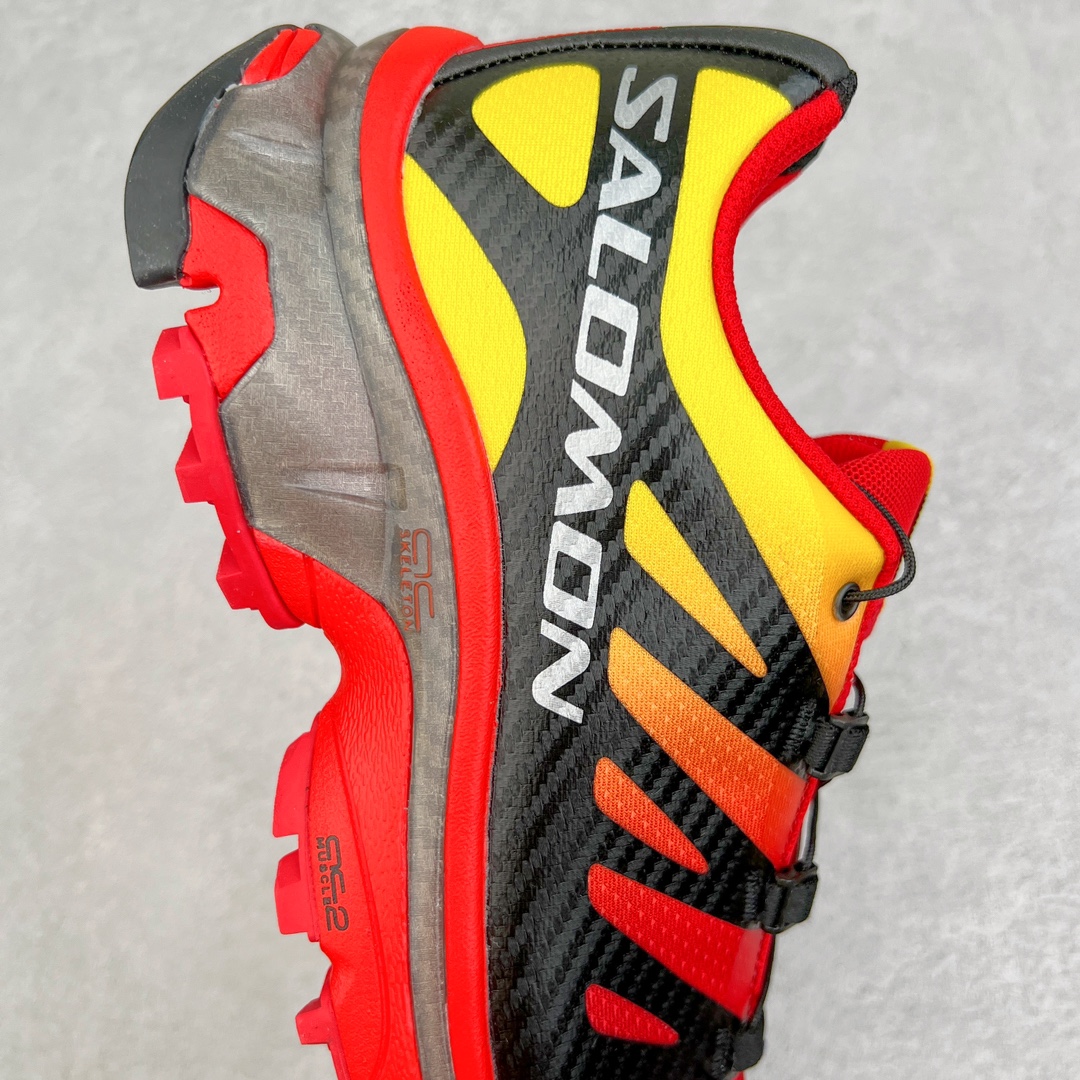 图片[6]-＃GX/绿X Salomon XT-4 OG Advanced 萨洛蒙系列低帮城市越野机能透气休闲运动鞋 鞋舌处附有迷你网眼袋收纳鞋绳以及下方的多色 Logo 标签 接着搭载奶油色 ACS 技术中底以及金色 TPU 塑料部件提升鞋款耐用性 中底与鞋面之间饰有海蓝色条状细节有效增添鞋款层次 最后应用黑色 Contragrip Chevron 外底完成鞋款设计 这次配色颇为高调 两款配色均以绚丽的渐变设计呈现 一款以粉紫渐变主打 另一款以黄绿渐变呈现 视觉效果相当吸睛 鞋面的使用玻璃纤维覆盖物加固 并通过细绳扣系带系统进行锁定 Salomon 的品牌logo 出现在脚后跟和前掌部位 中底虽然偏薄 但非常耐用 与模压塑料ACS 框架以及致密AC2 Muscle 鞋底单元结合 能够提供出色的支撑力和缓冲性 尺码：36 36.5 37.5 38 38.5 39 40 40.5 41 42 42.5 43 44 44.5 45-选品中心