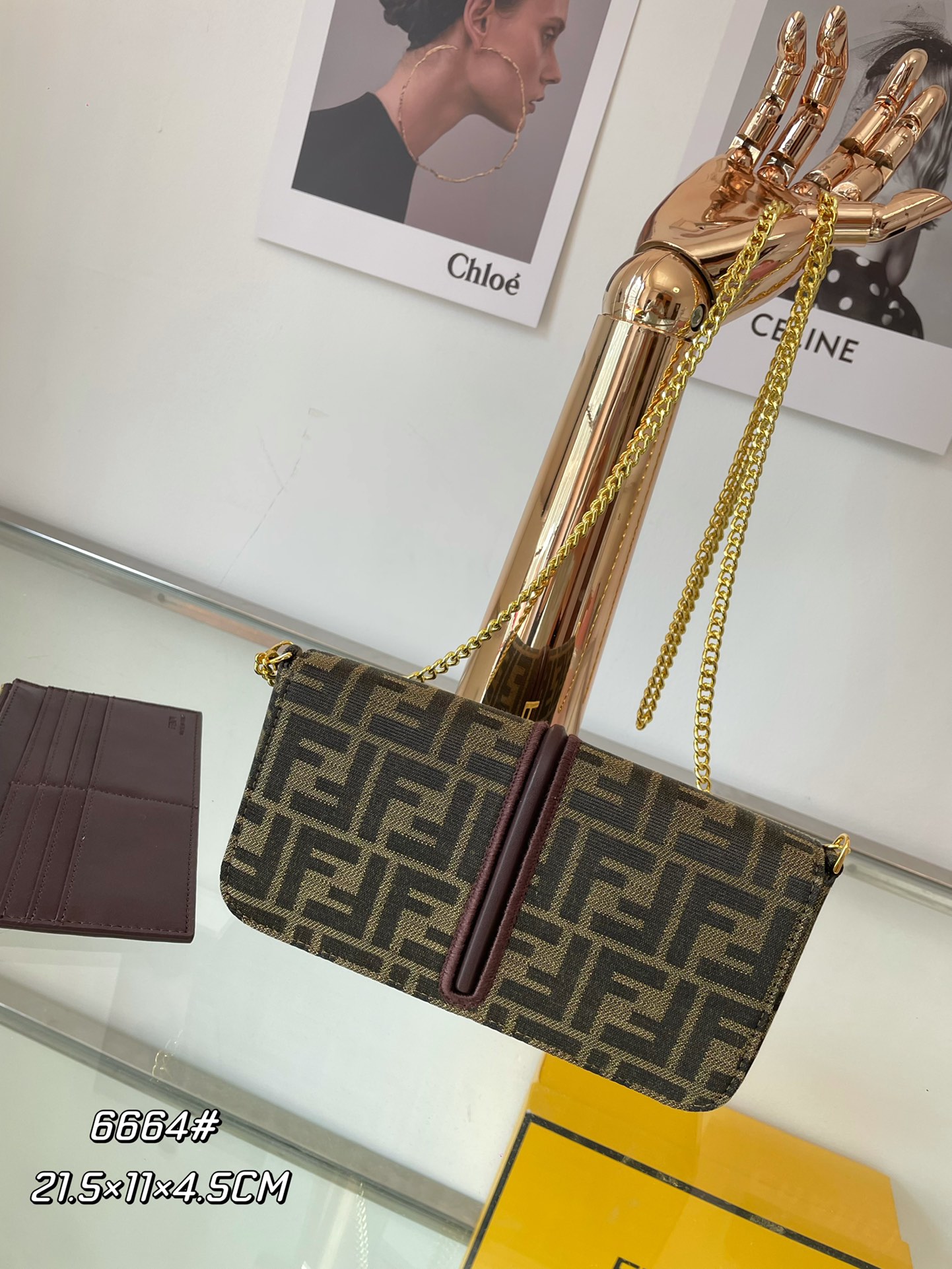 44 0  Fendi 官网最新春夏通勤链条卡包