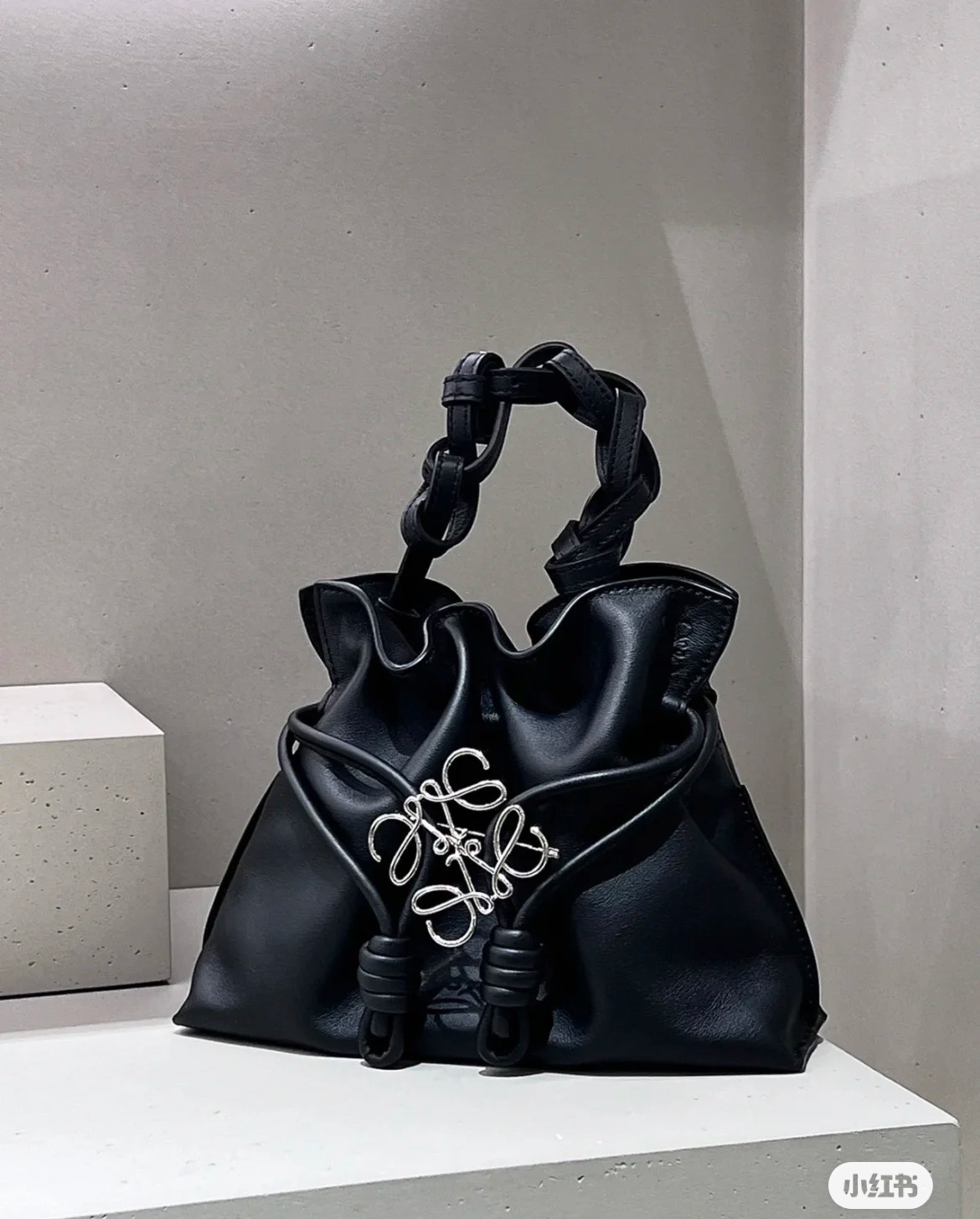 NO:342752,LOw brooch accessories with various bags, donuts, embroidered shoulder straps (purchased separately), brooch, breastpin19860909LOw 胸针配饰 搭配各种包包,甜甜圈 刺绣肩带（单独购买）,brooch，breastpin,Bag