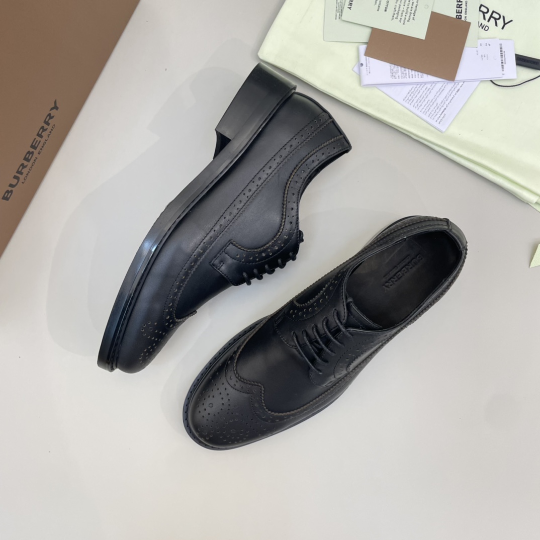 Precio de venta: P350 Calidad originalMarca: Burberr* "Burberry*" Zapatos de pielTalla: 38-44 (se pu