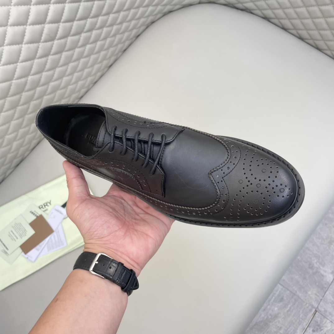 Precio de venta: P350 Calidad originalMarca: Burberr* "Burberry*" Zapatos de pielTalla: 38-44 (se pu