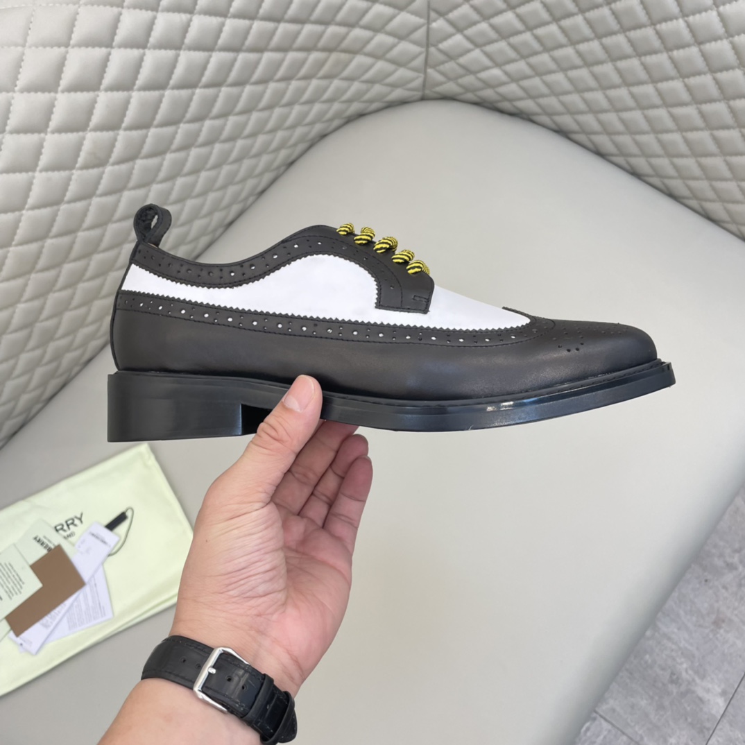Precio de venta: P350 Calidad originalMarca: Burberr* "Burberry*" Zapatos de pielTalla: 38-44 (se pu