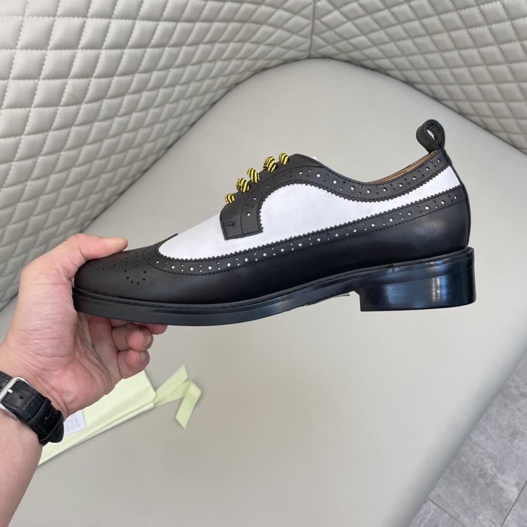 Precio de venta: P350 Calidad originalMarca: Burberr* "Burberry*" Zapatos de pielTalla: 38-44 (se pu