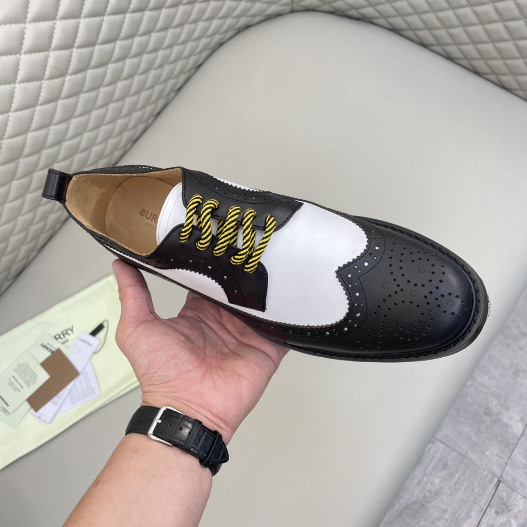 Precio de venta: P350 Calidad originalMarca: Burberr* "Burberry*" Zapatos de pielTalla: 38-44 (se pu