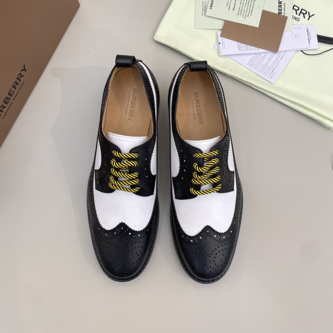 Precio de venta: P350 Calidad originalMarca: Burberr* "Burberry*" Zapatos de pielTalla: 38-44 (se pu
