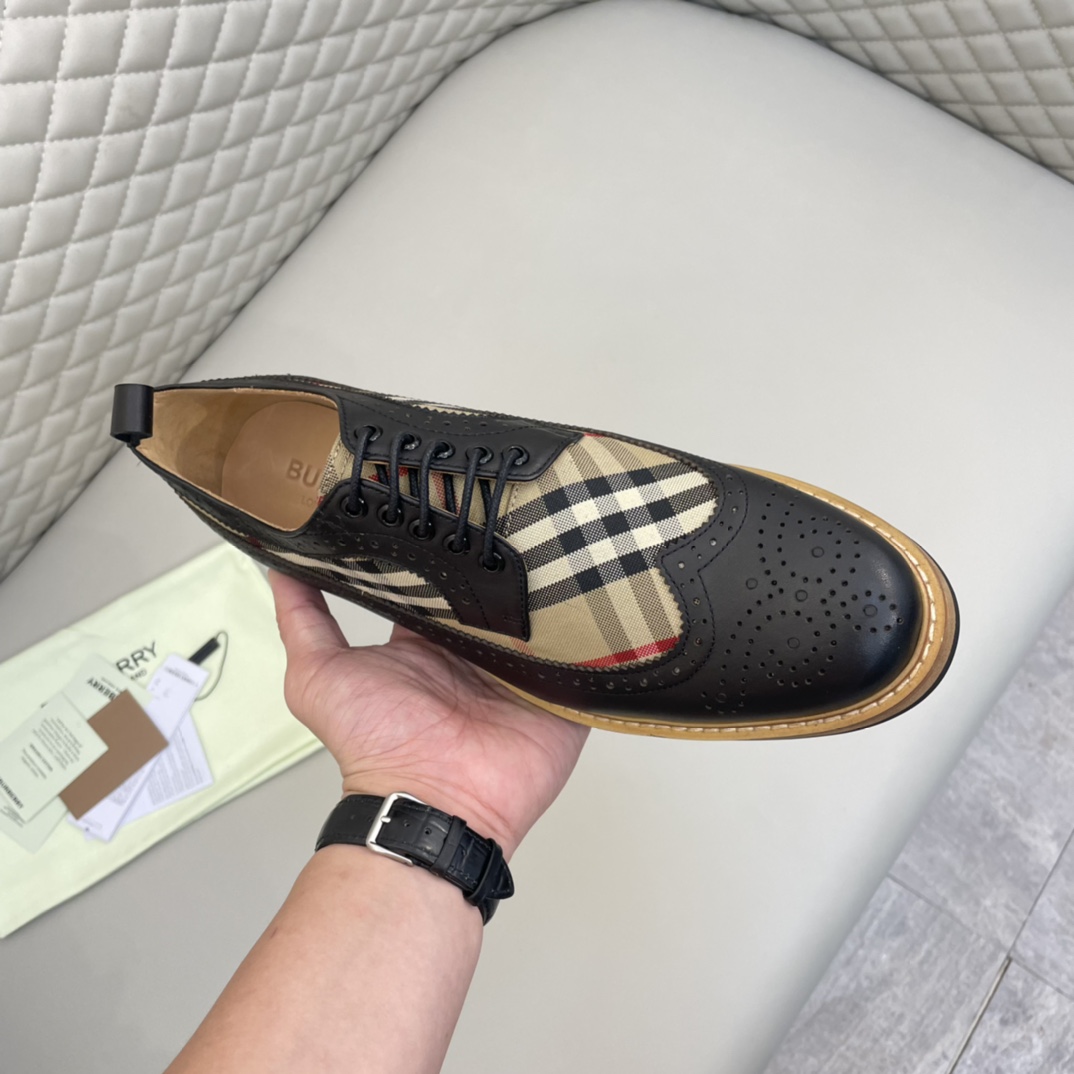 Precio de venta: P350 Calidad originalMarca: Burberr* "Burberry*" Zapatos de pielTalla: 38-44 (se pu