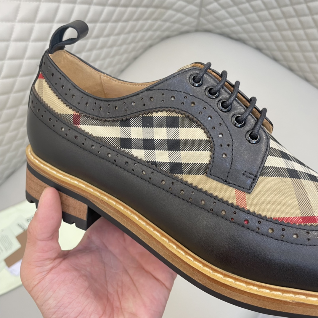 Precio de venta: P350 Calidad originalMarca: Burberr* "Burberry*" Zapatos de pielTalla: 38-44 (se pu