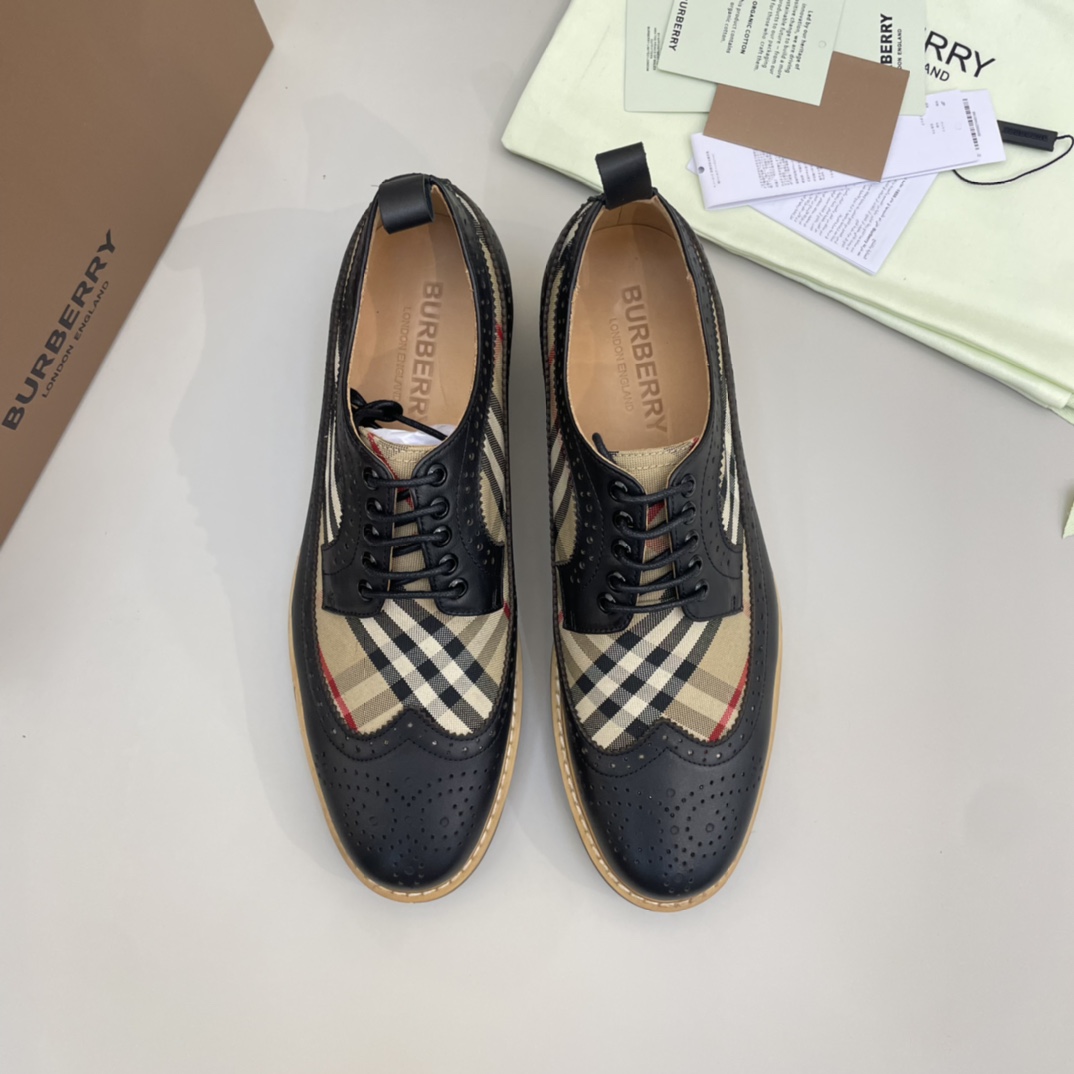 Precio de venta: P350 Calidad originalMarca: Burberr* "Burberry*" Zapatos de pielTalla: 38-44 (se pu