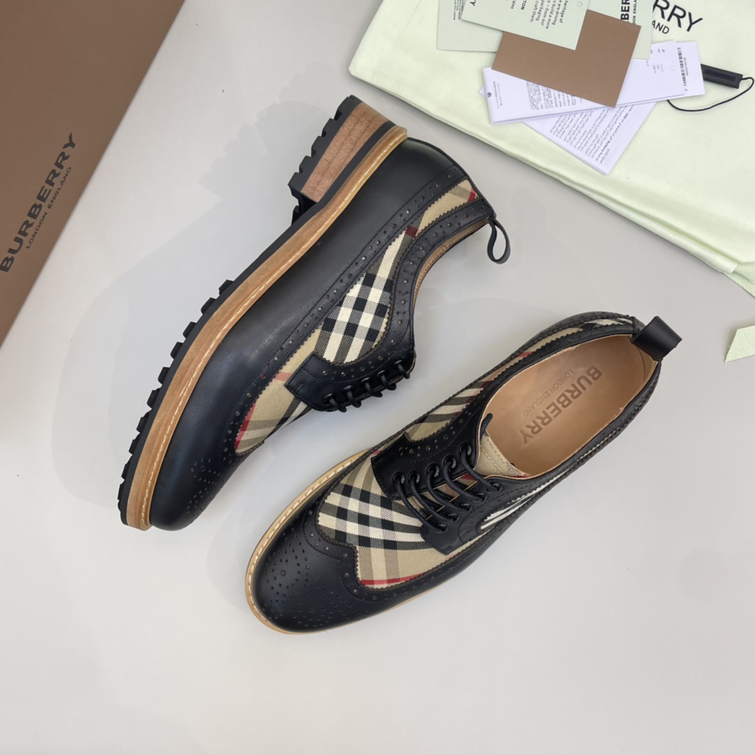 Precio de venta: P350 Calidad originalMarca: Burberr* "Burberry*" Zapatos de pielTalla: 38-44 (se pu