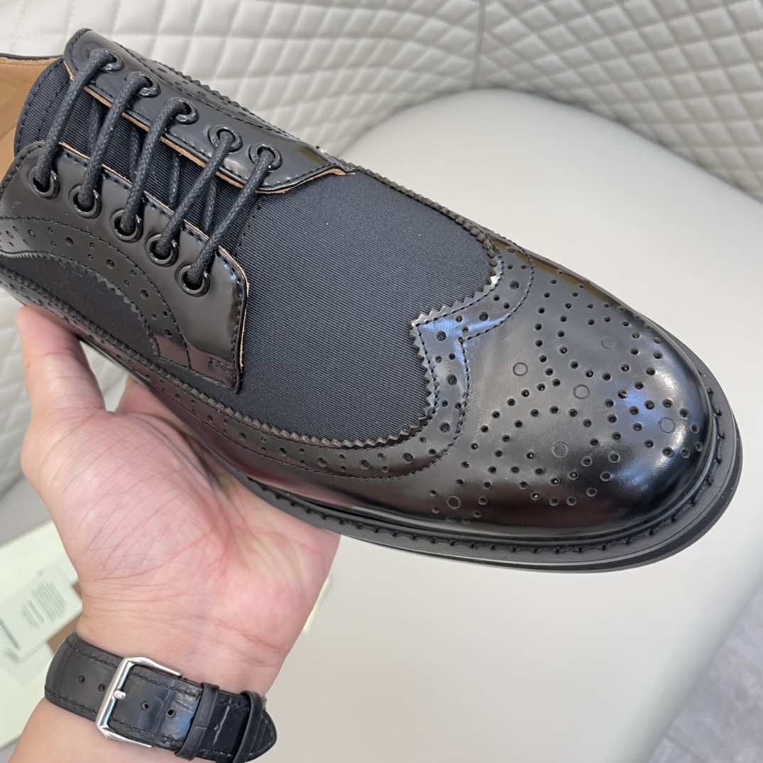 Precio de venta: P350 Calidad originalMarca: Burberr* "Burberry*" Zapatos de pielTalla: 38-44 (se pu