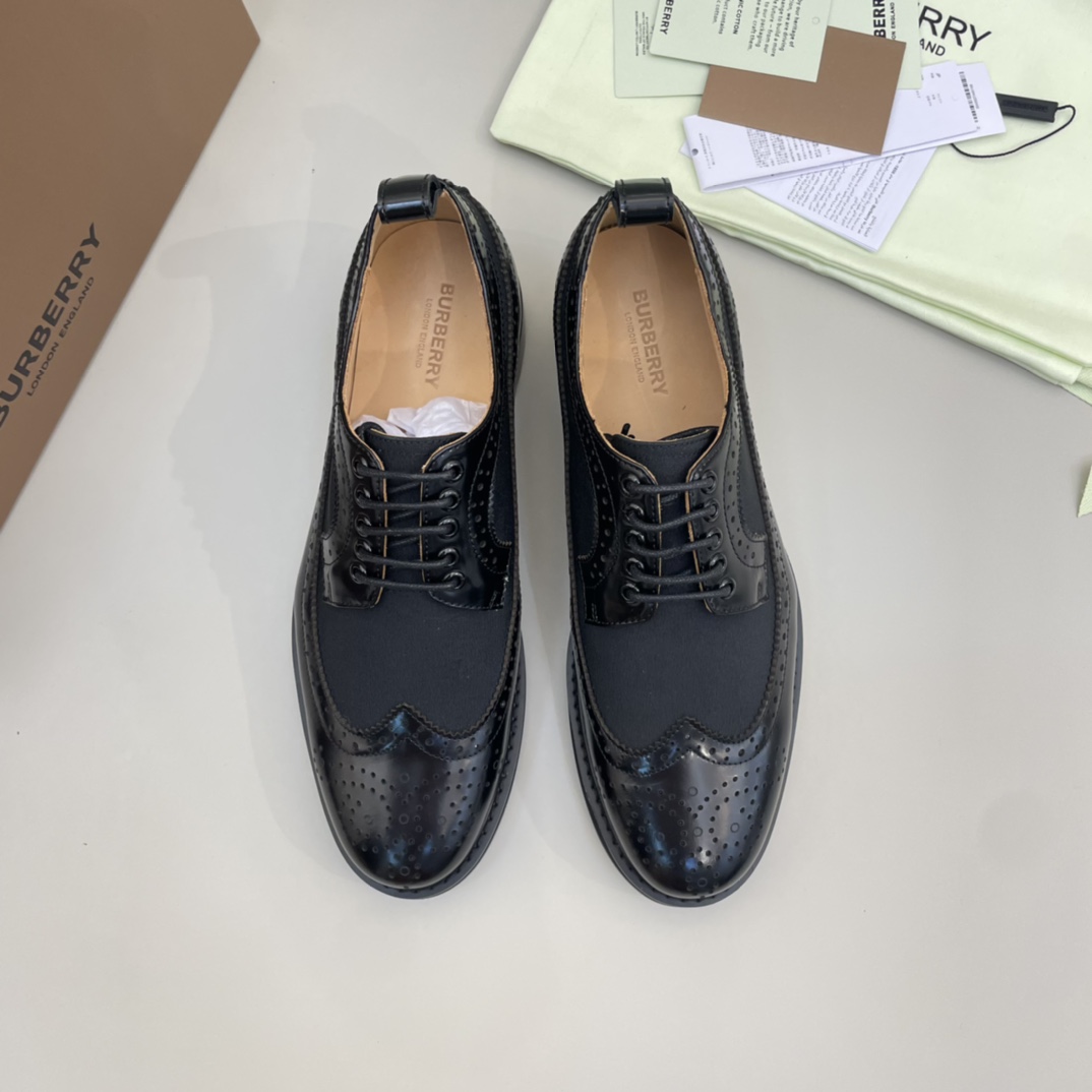 Precio de venta: P350 Calidad originalMarca: Burberr* "Burberry*" Zapatos de pielTalla: 38-44 (se pu
