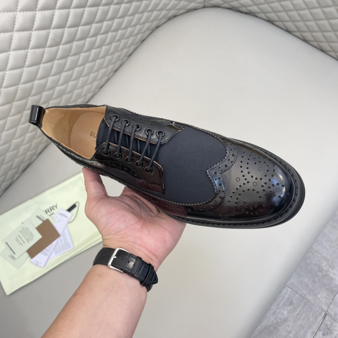 Precio de venta: P350 Calidad originalMarca: Burberr* "Burberry*" Zapatos de pielTalla: 38-44 (se pu