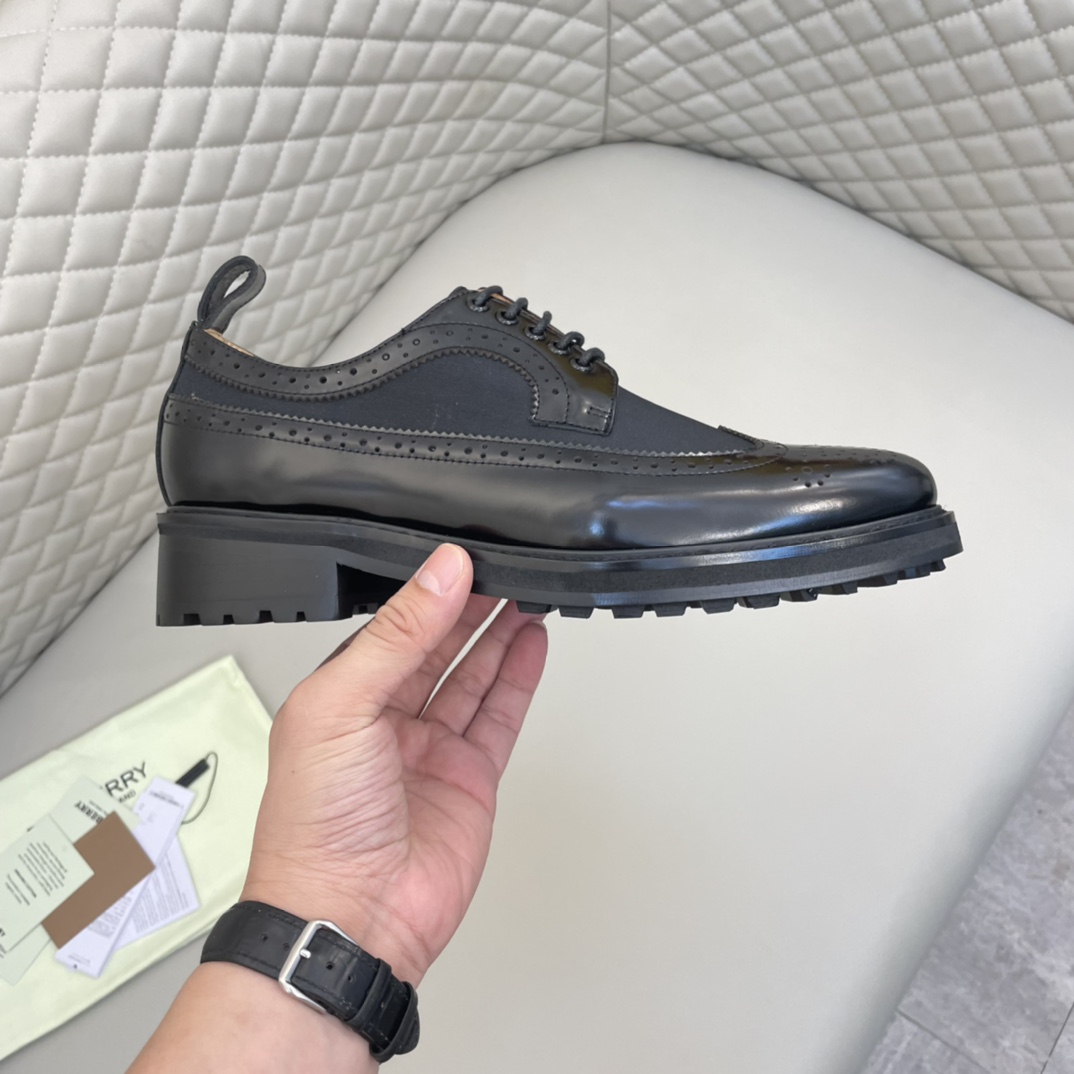 Precio de venta: P350 Calidad originalMarca: Burberr* "Burberry*" Zapatos de pielTalla: 38-44 (se pu